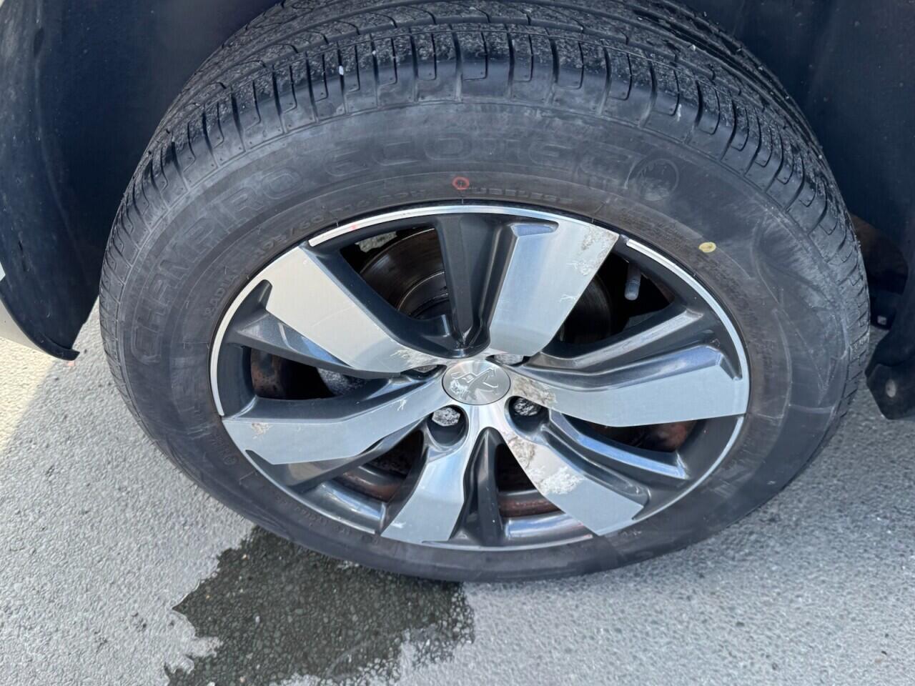 Peugeot 2008 view 6