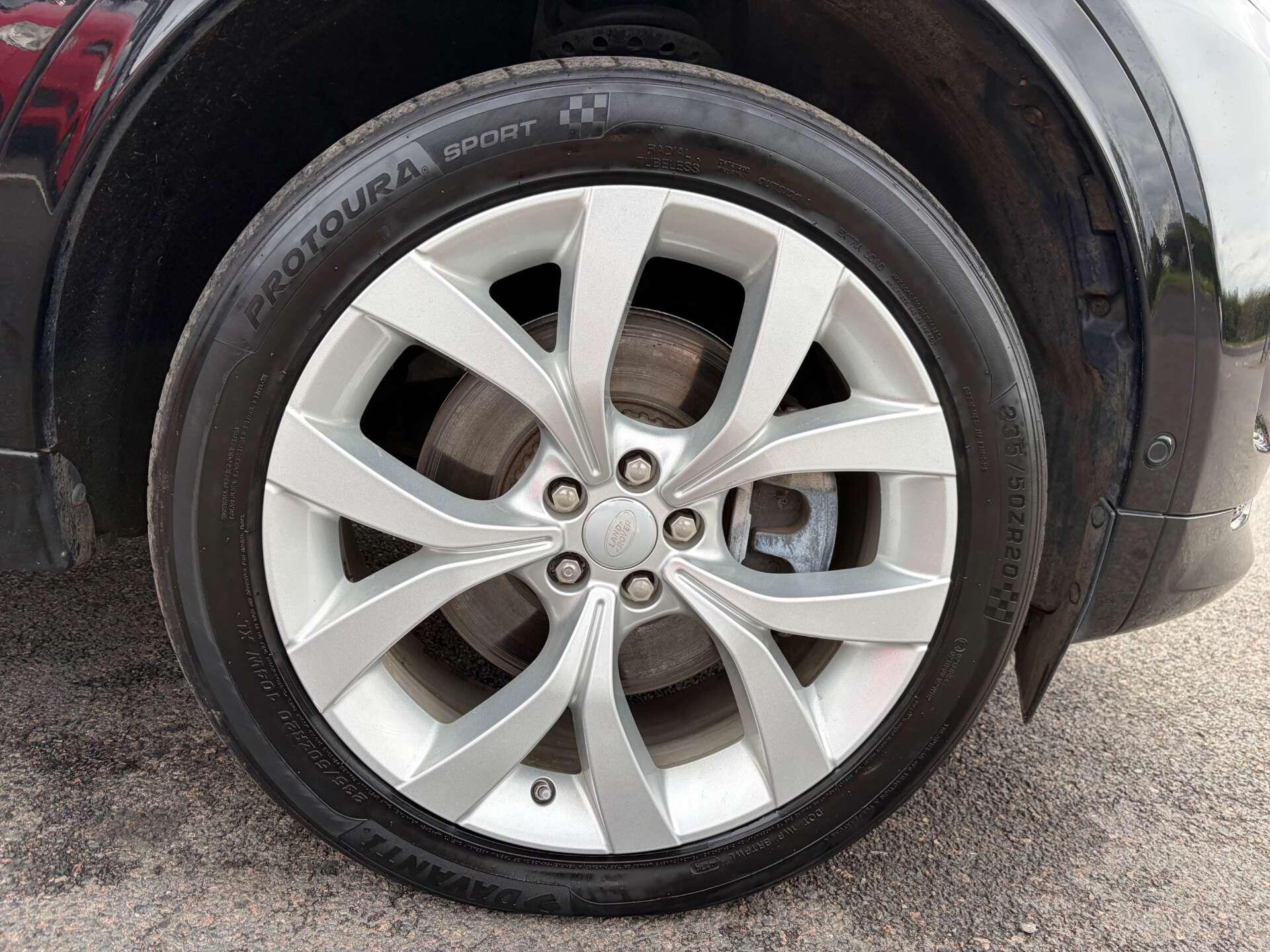 Land Rover Discovery Sport view 13