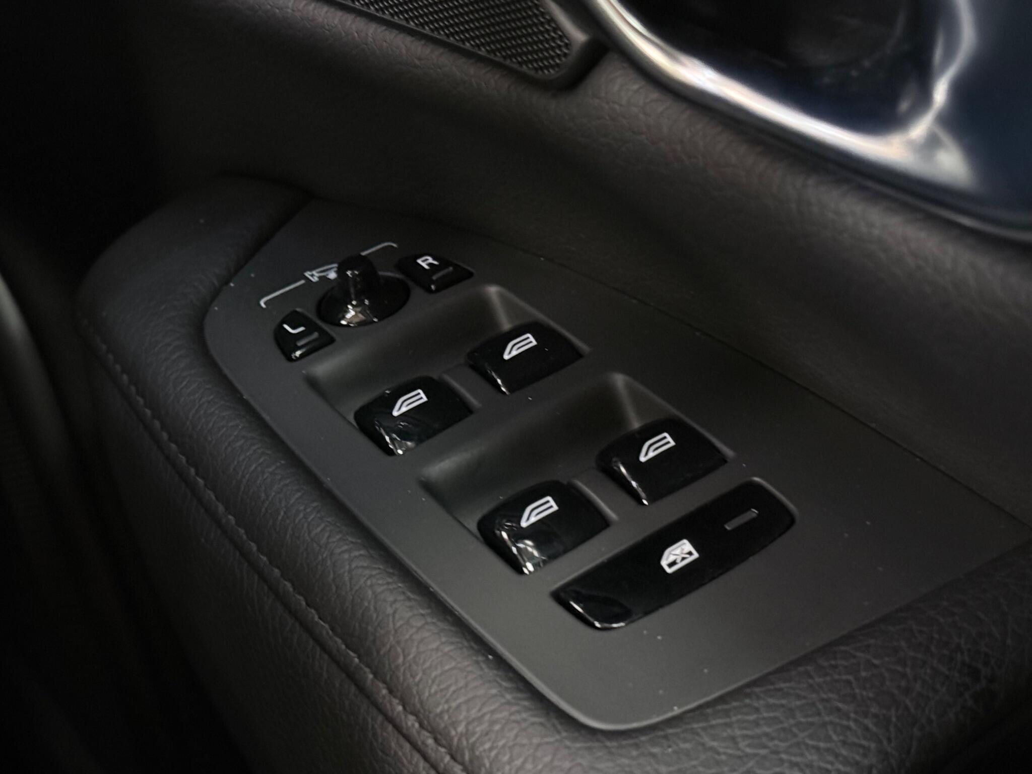 Volvo S90 view 18