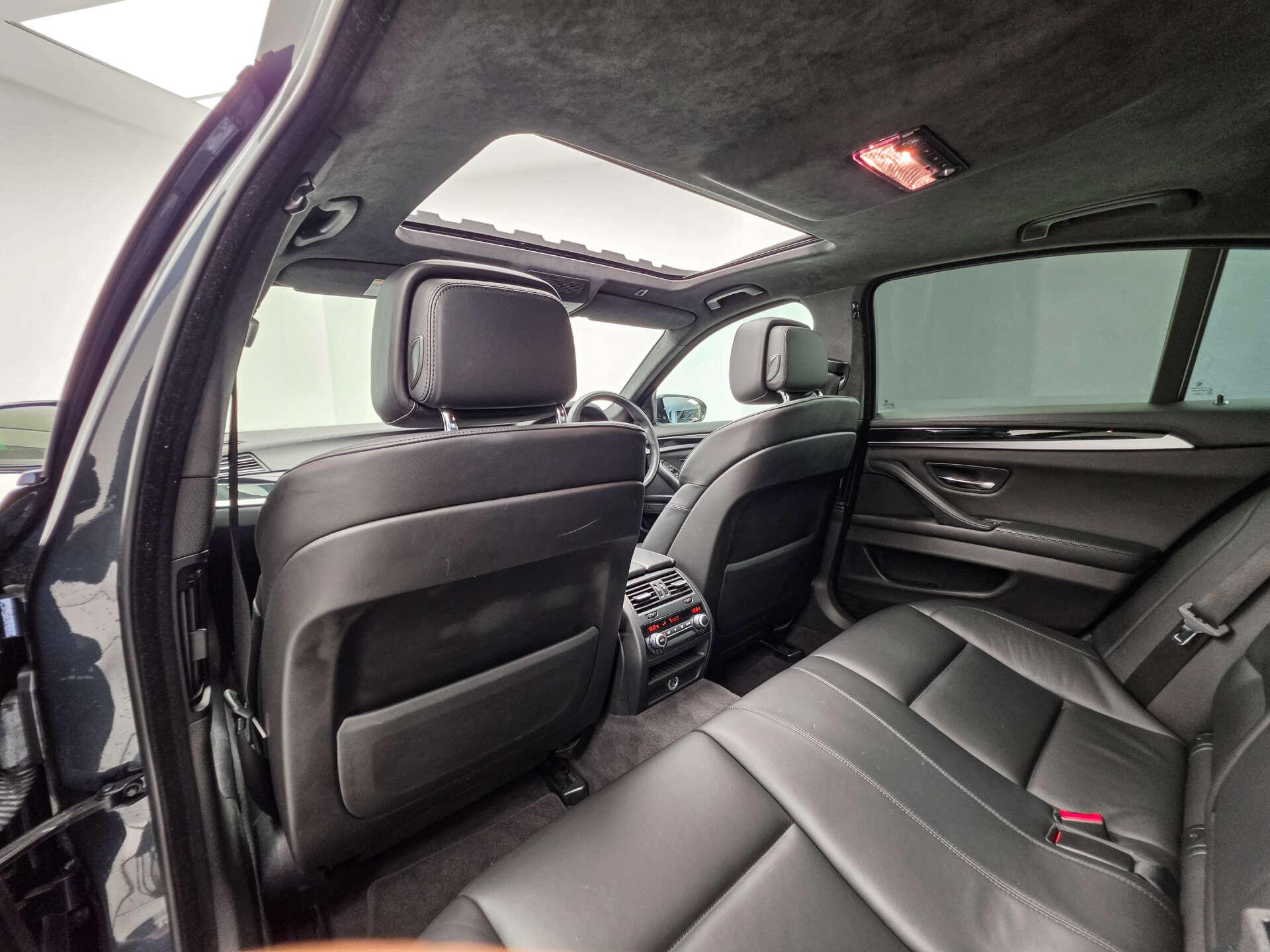 BMW M5 view 11