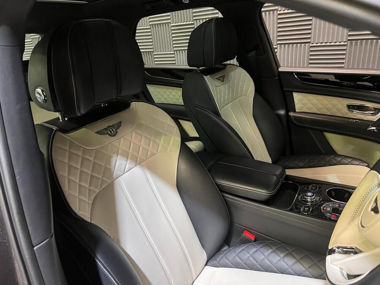 Bentley Bentayga view 10