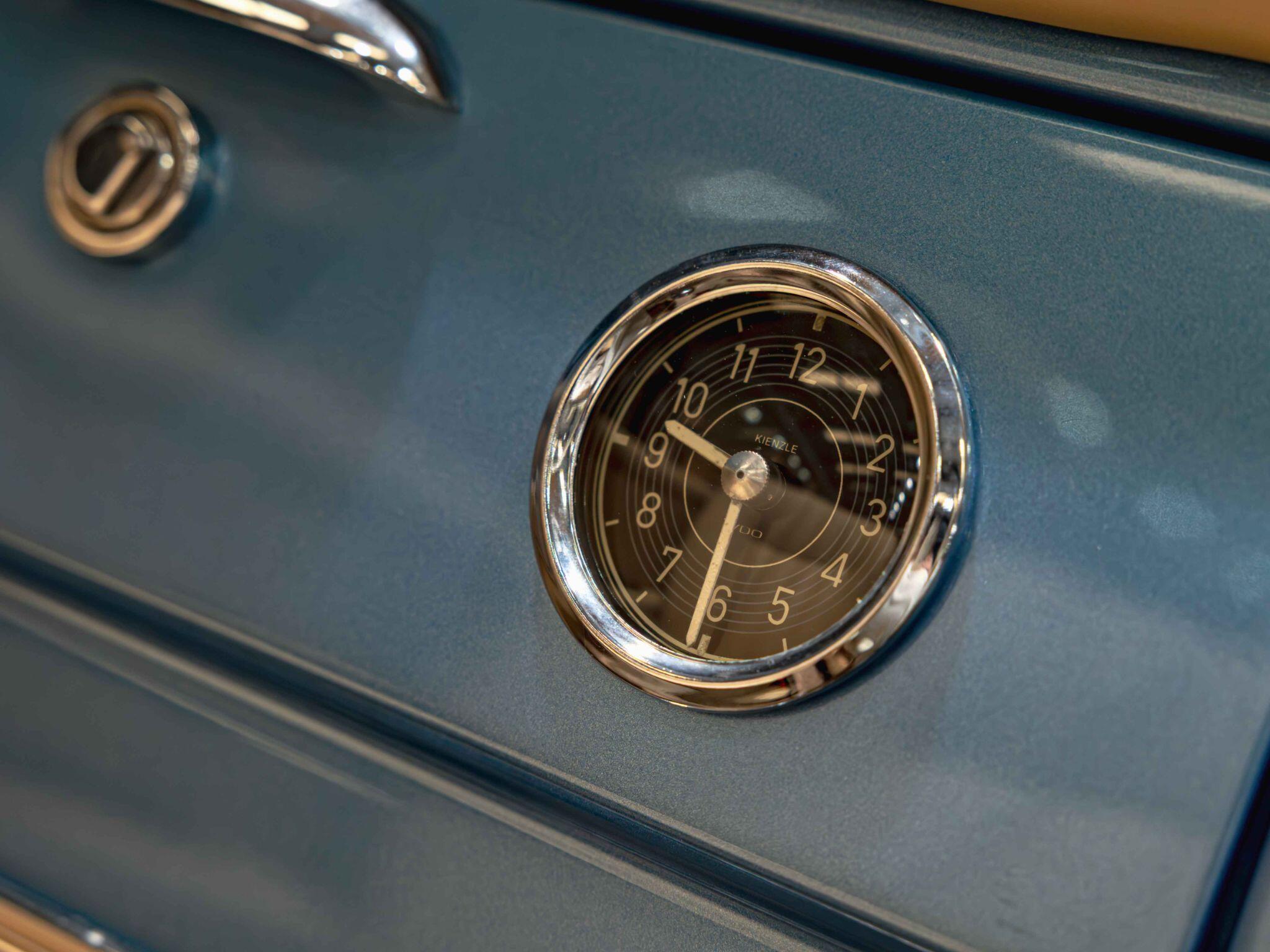 Mercedes-Benz 190 SL view 29