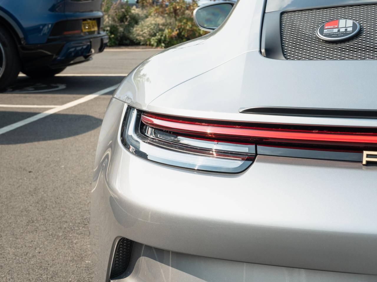 Porsche 911 view 9