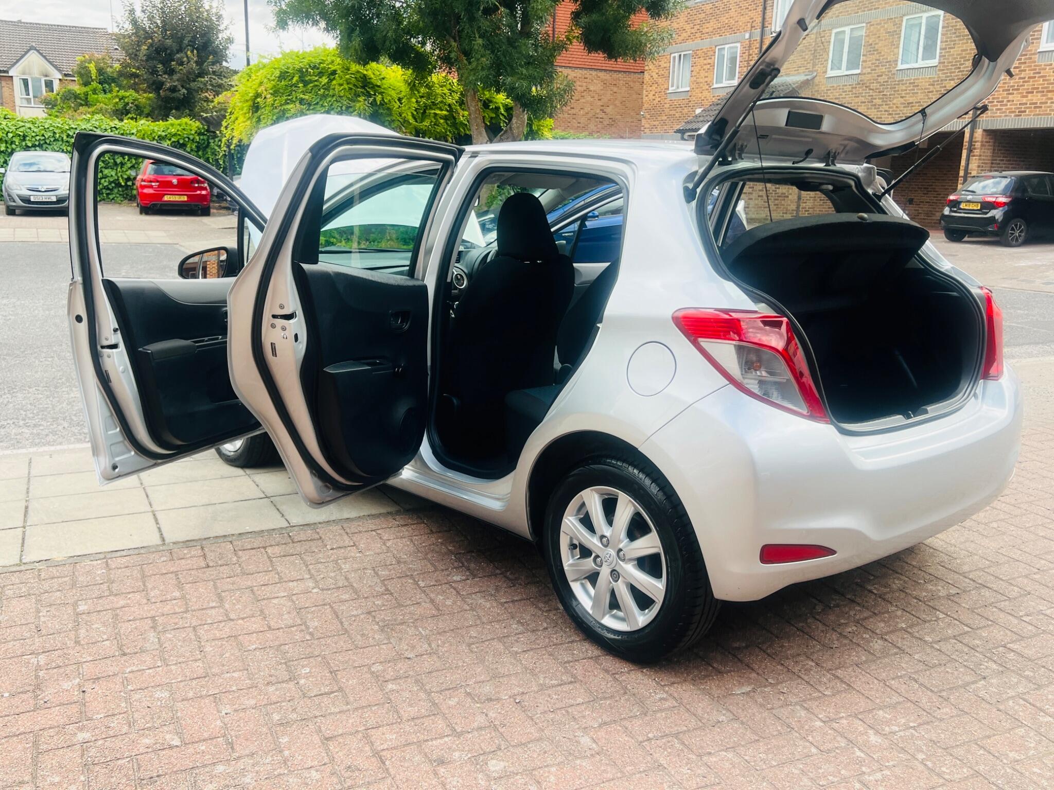 Toyota Yaris view 5