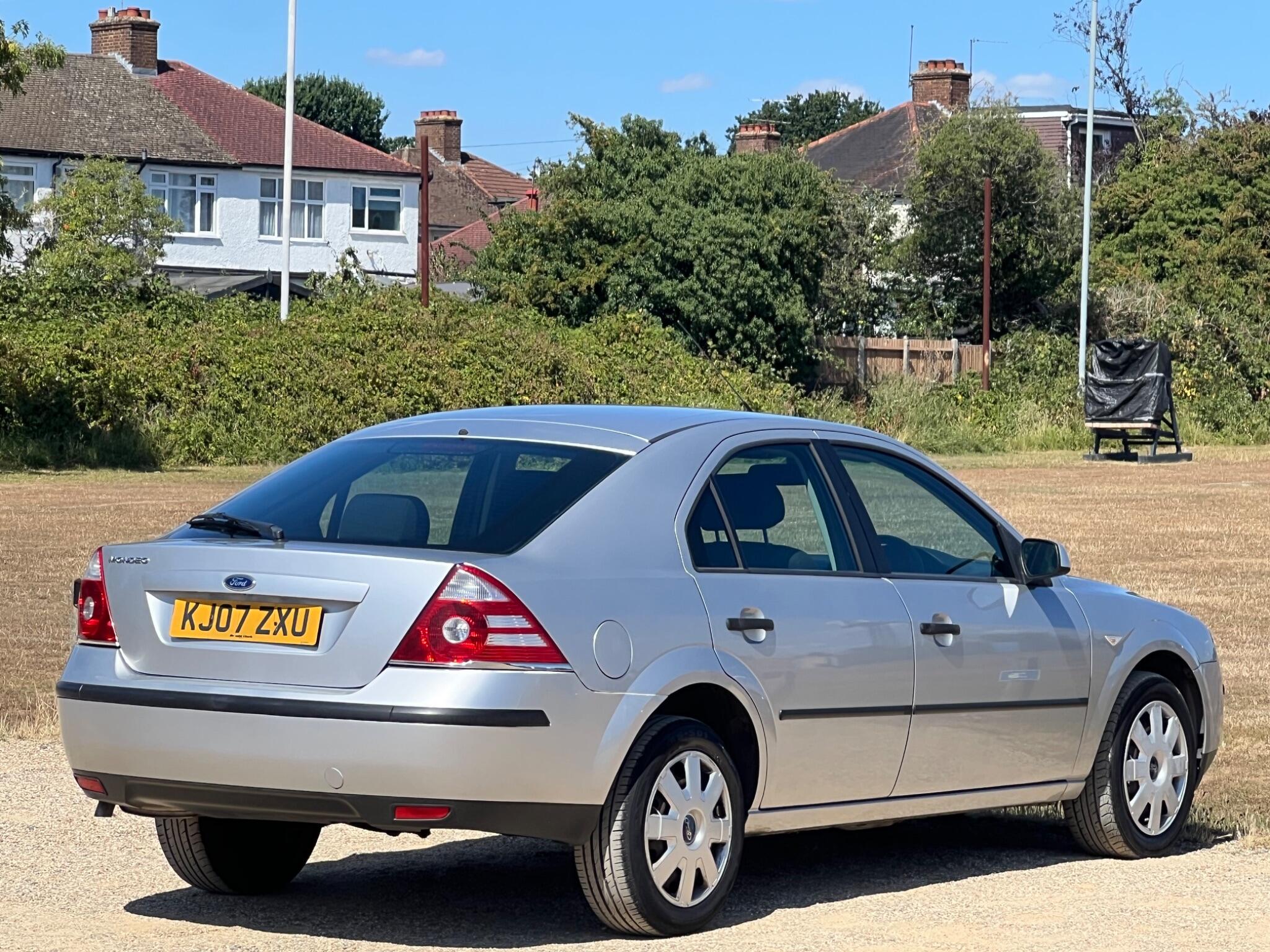 Ford Mondeo view 8