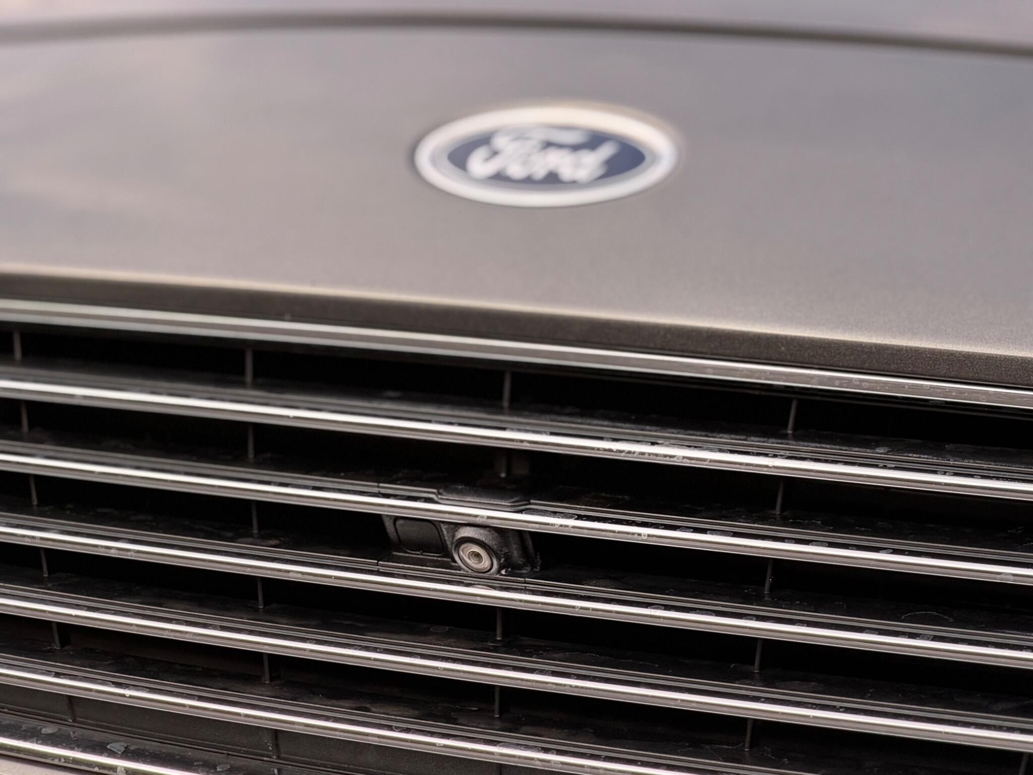 Ford Galaxy view 51