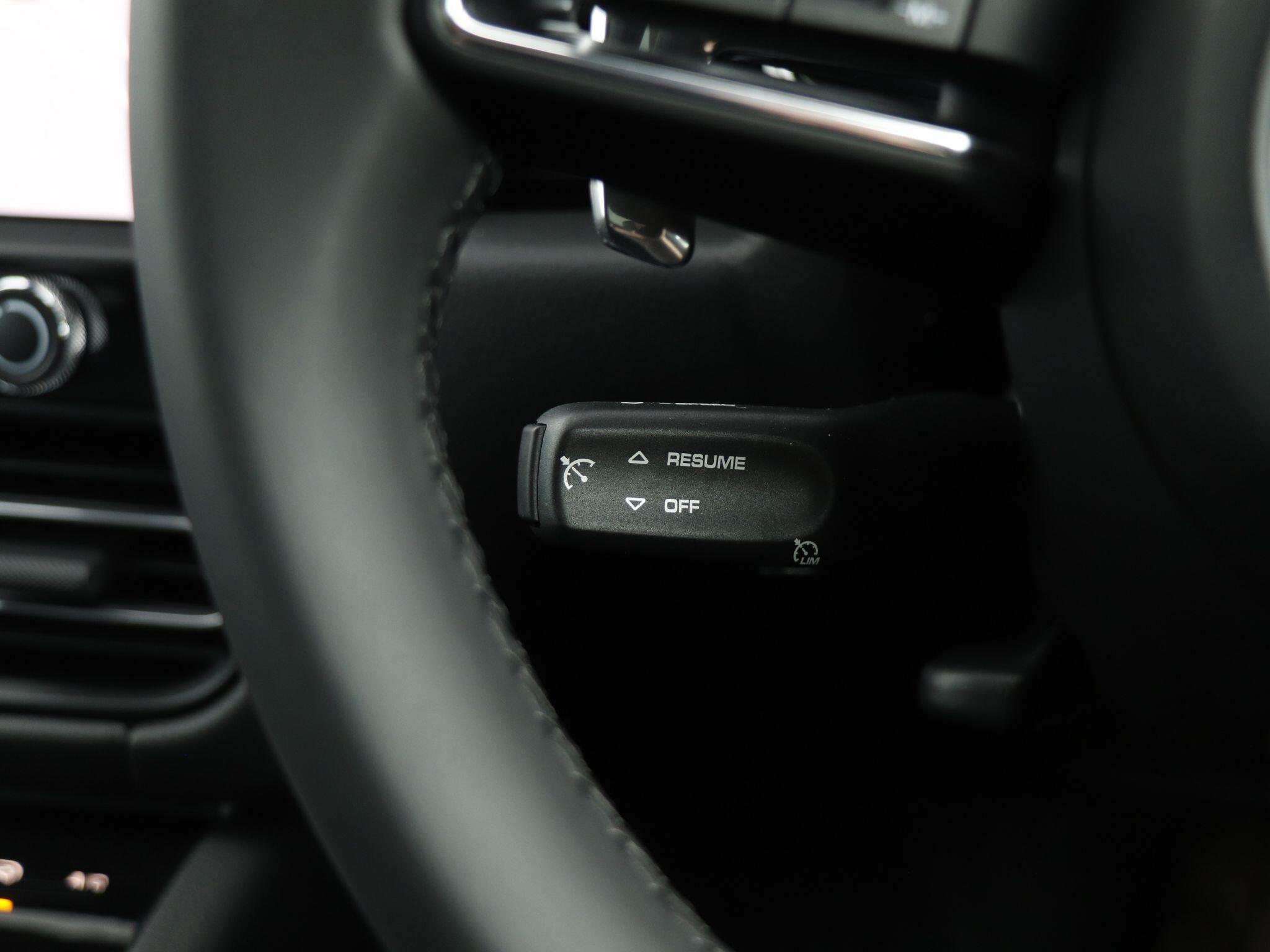 Porsche Macan view 20