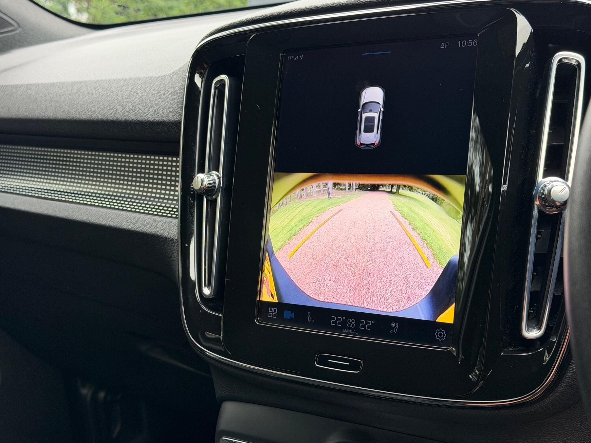 Volvo XC40 view 9