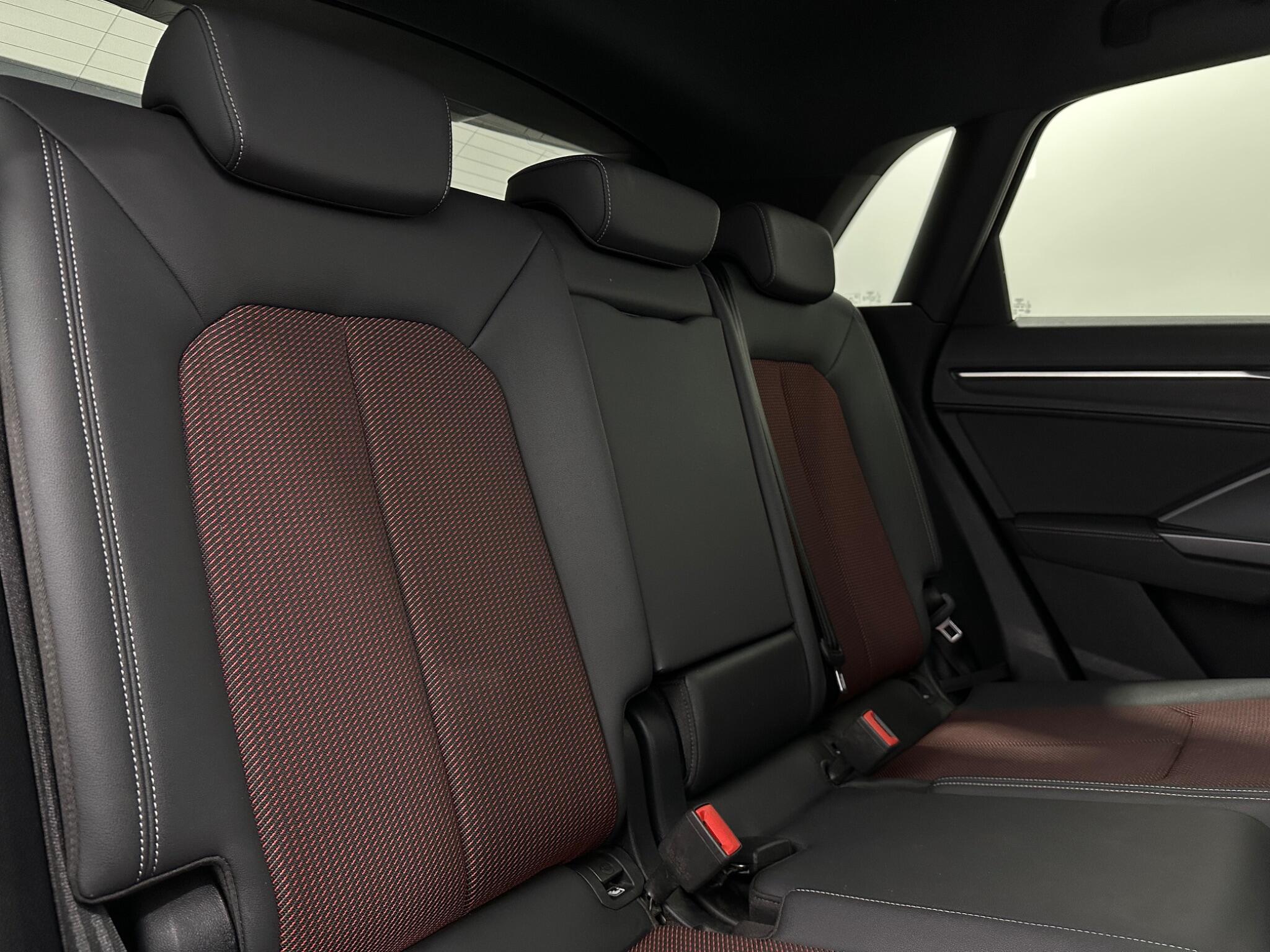 Audi Q3 view 41