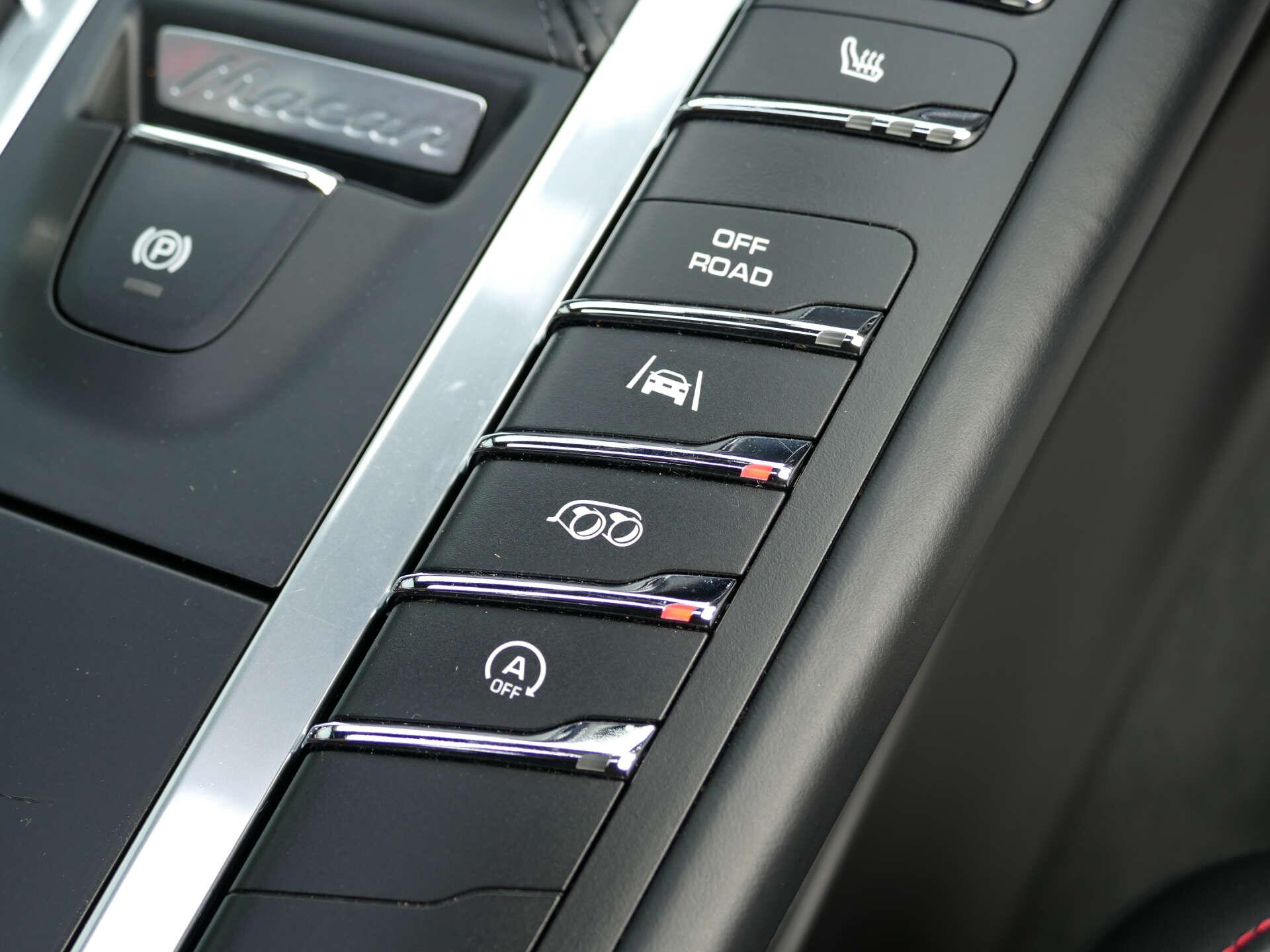 Porsche Macan view 40
