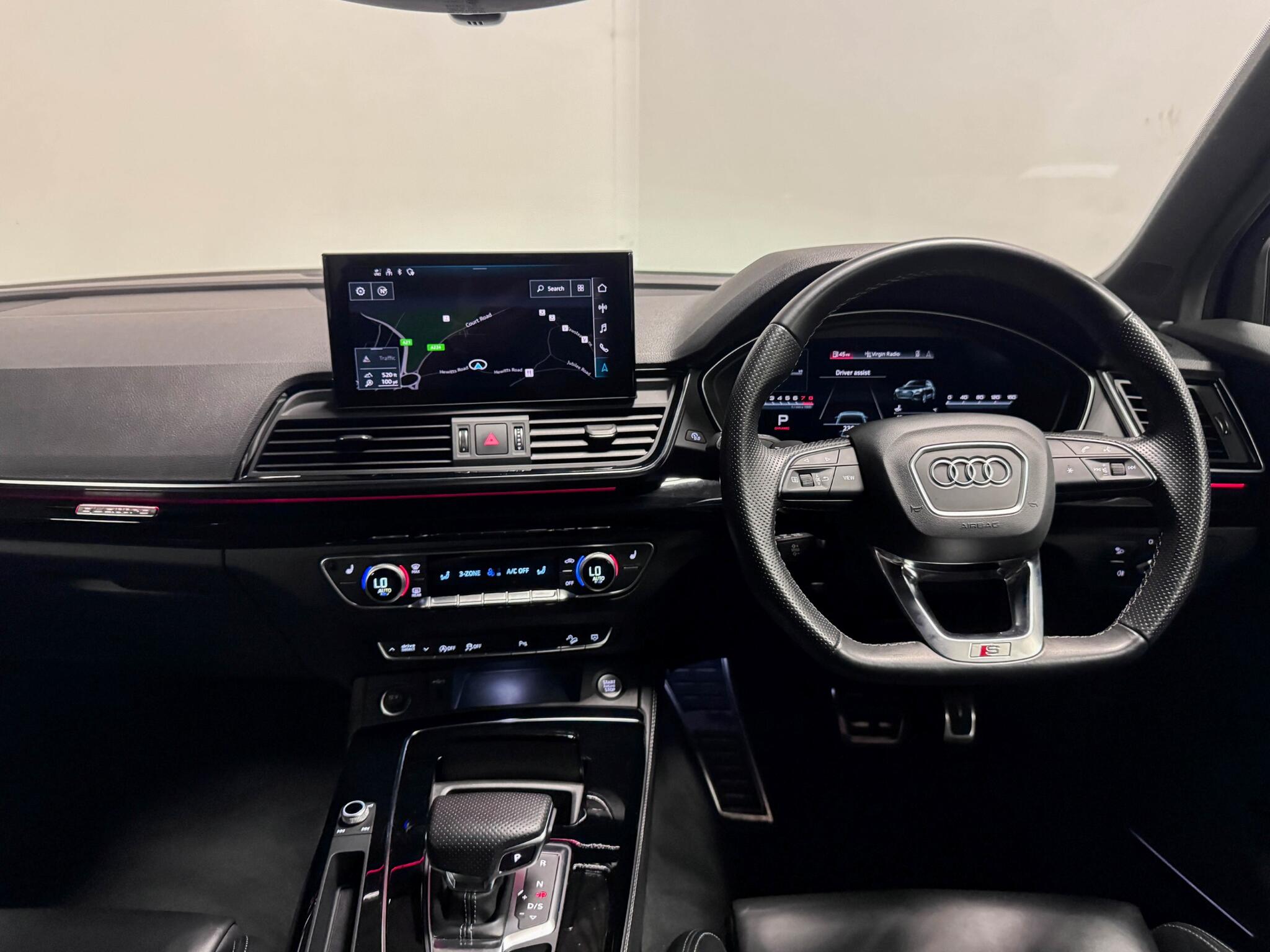 Audi Q5 view 32
