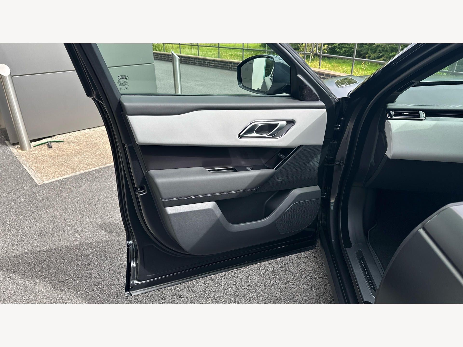 Land Rover Range Rover Velar view 28