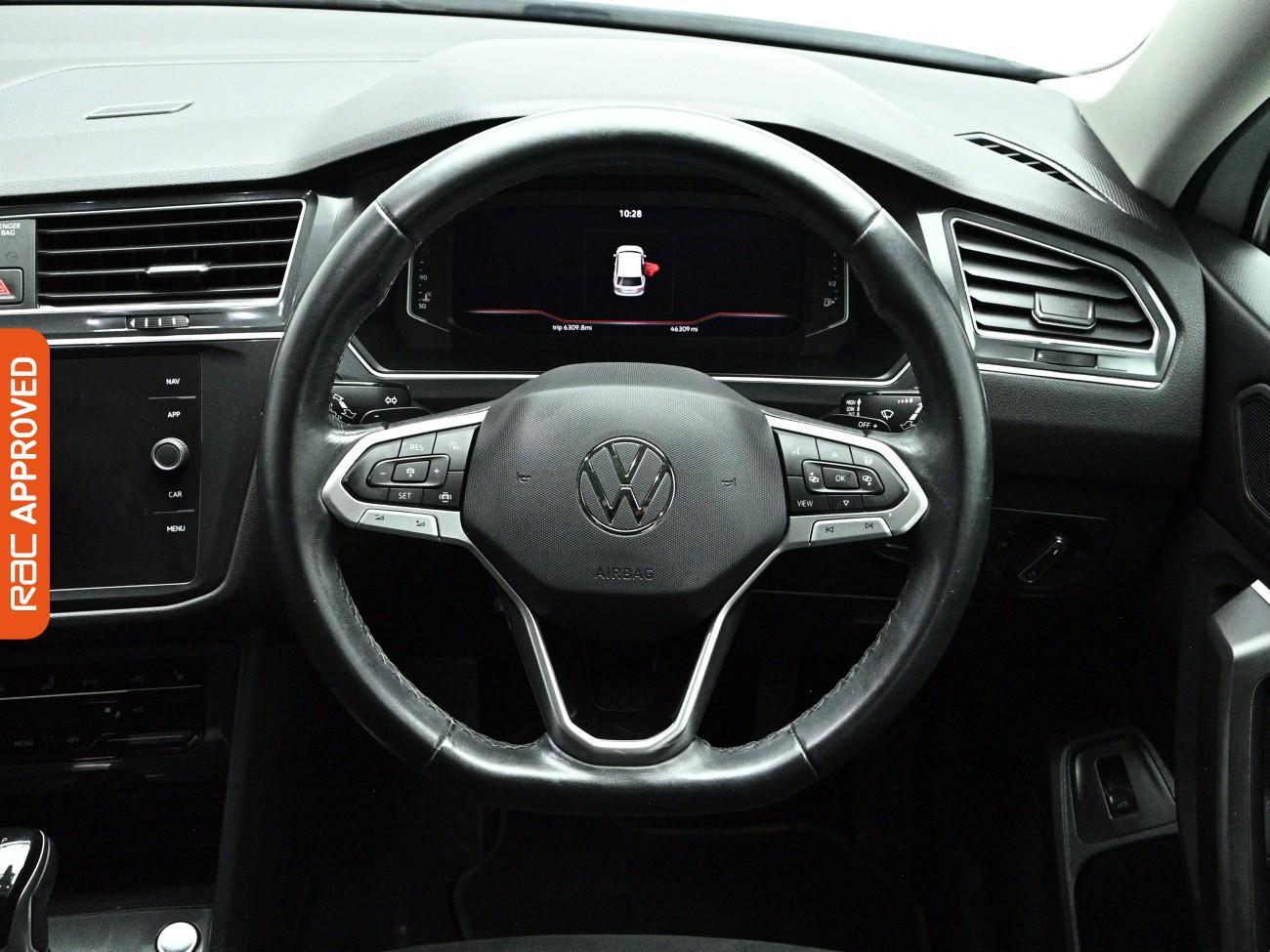 Volkswagen Tiguan Allspace view 9