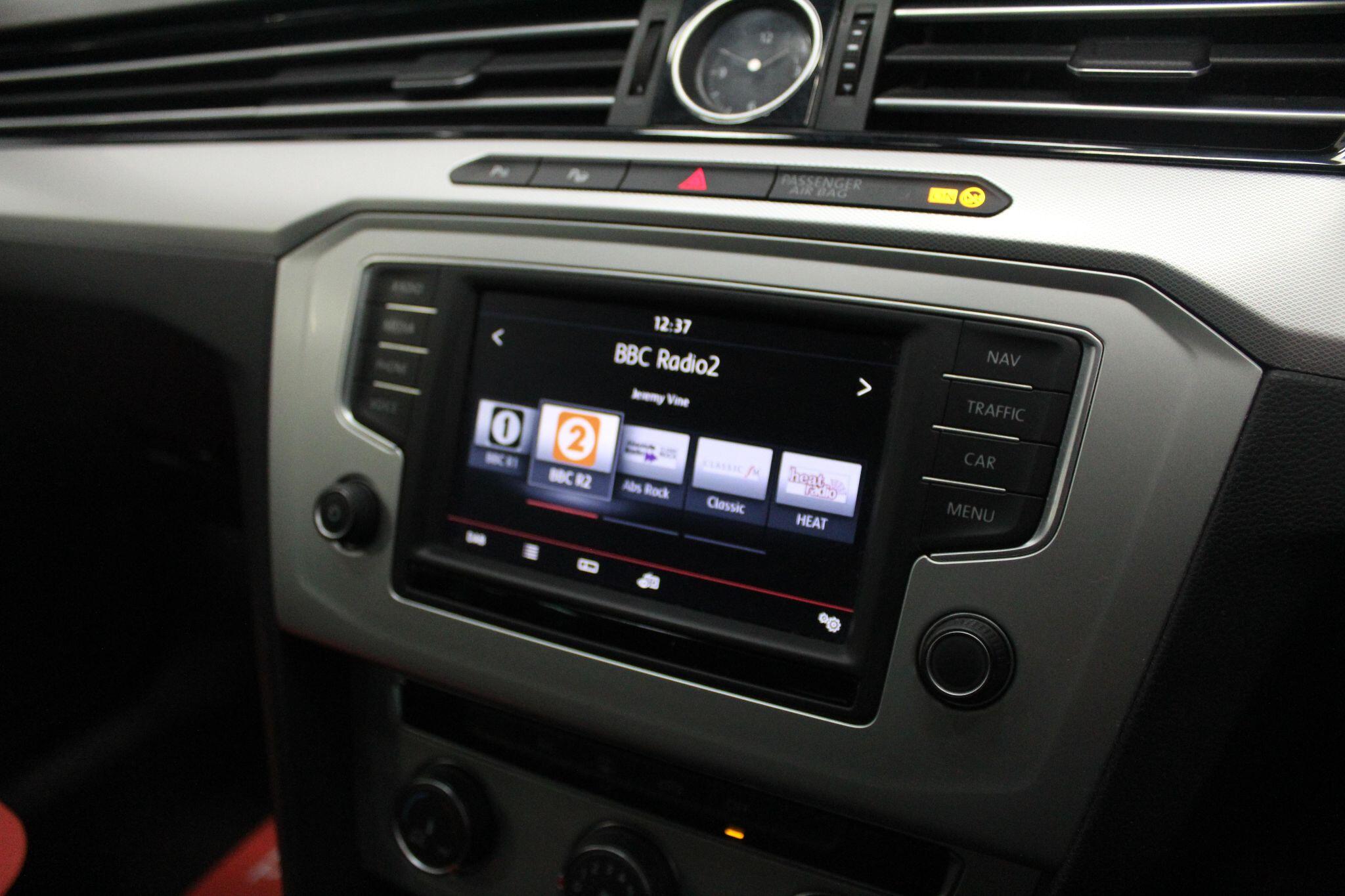 Volkswagen Passat view 35