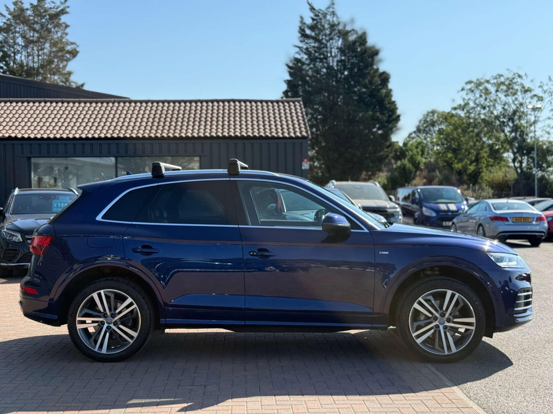 Audi Q5 view 17