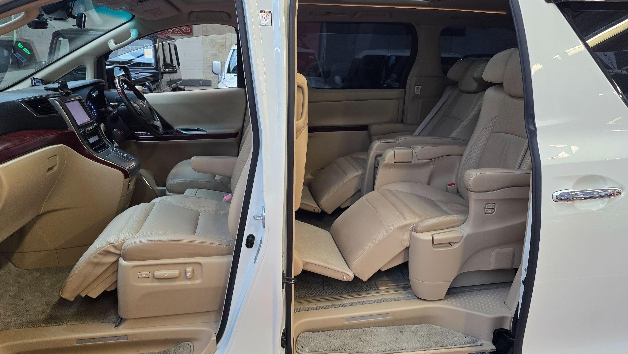 Toyota Vellfire view 18
