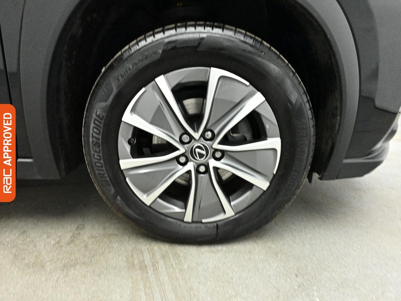 Lexus Ux view 15