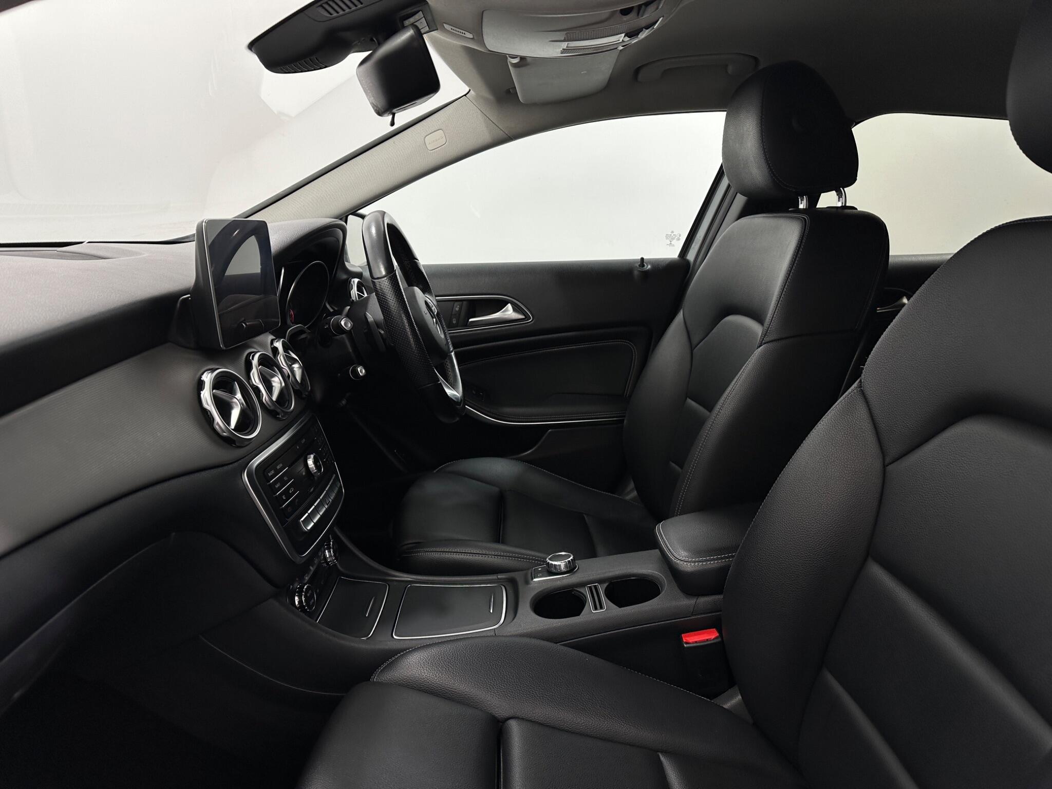 Mercedes-Benz Gla view 36