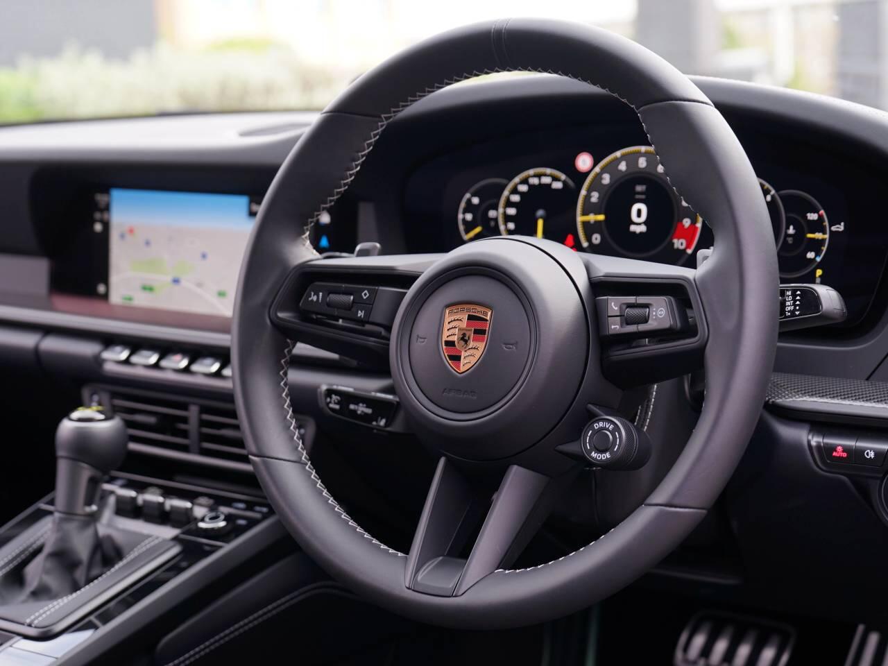 Porsche 911 view 4