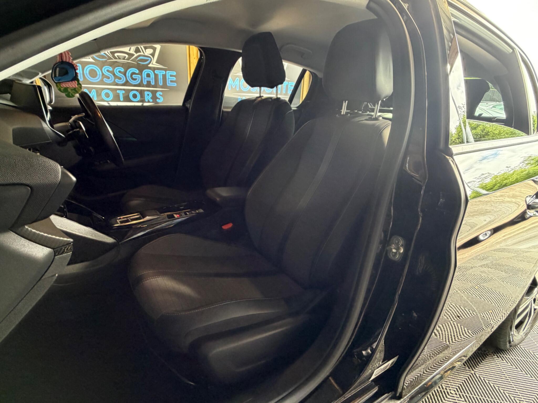 Peugeot 208 view 36