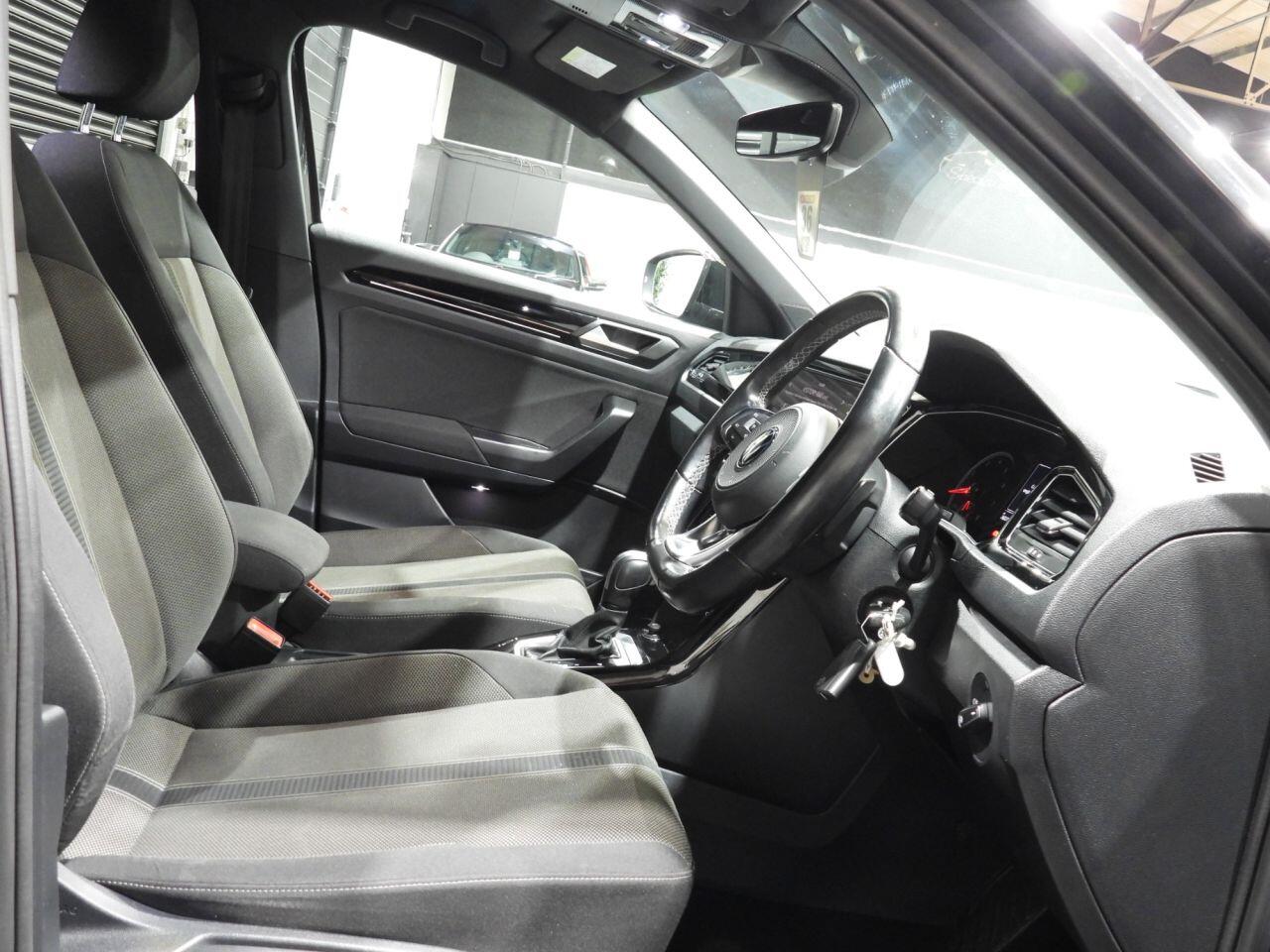 Volkswagen T-Roc view 27