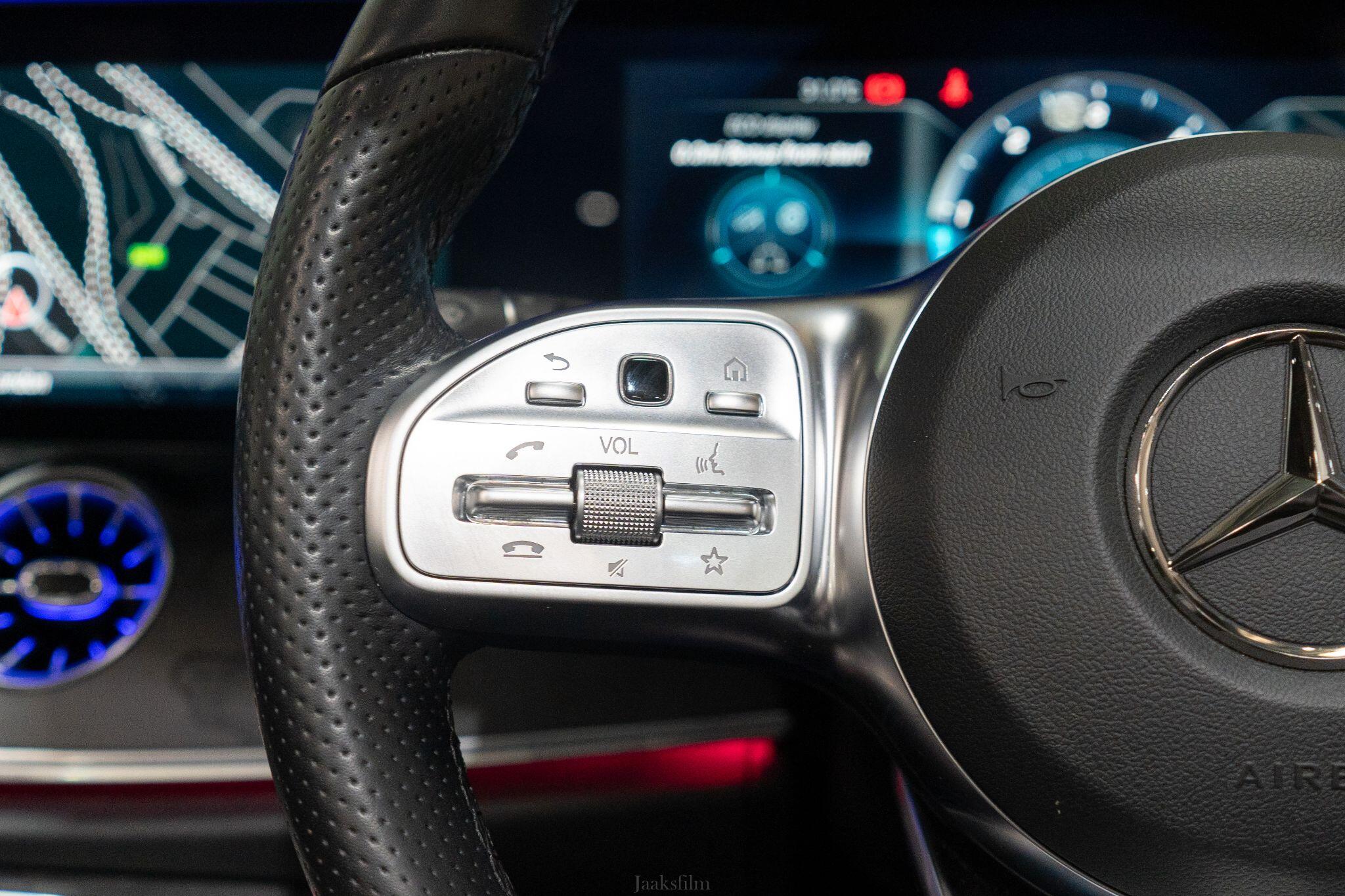 Mercedes-Benz E-Class view 35