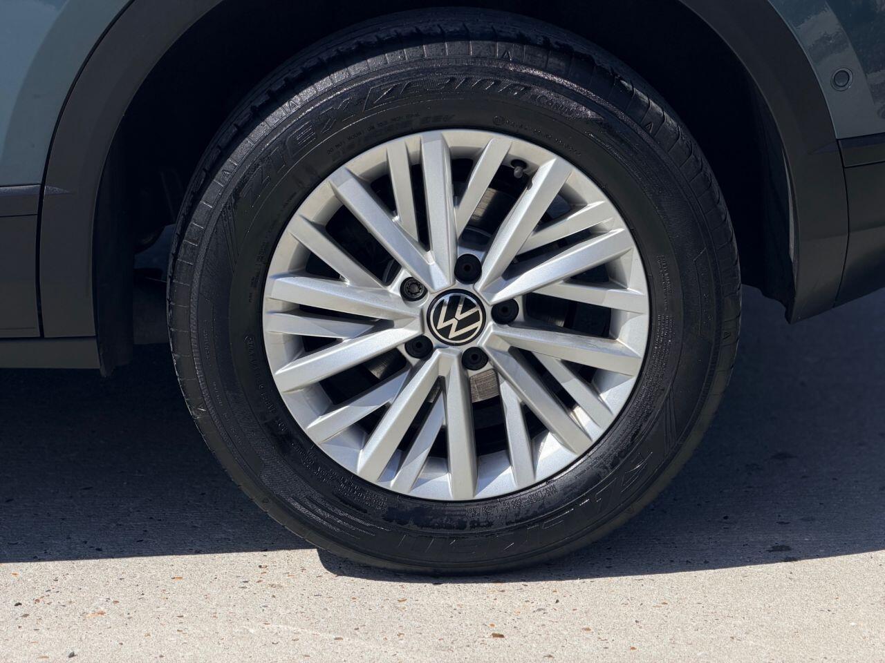 Volkswagen T-Roc view 12