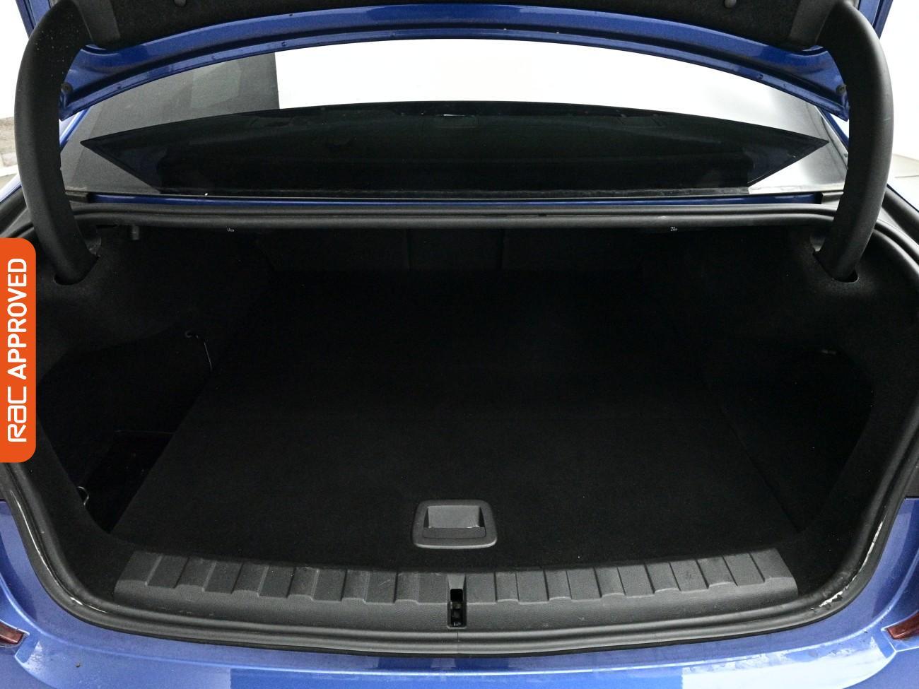 BMW 3 Series view 14
