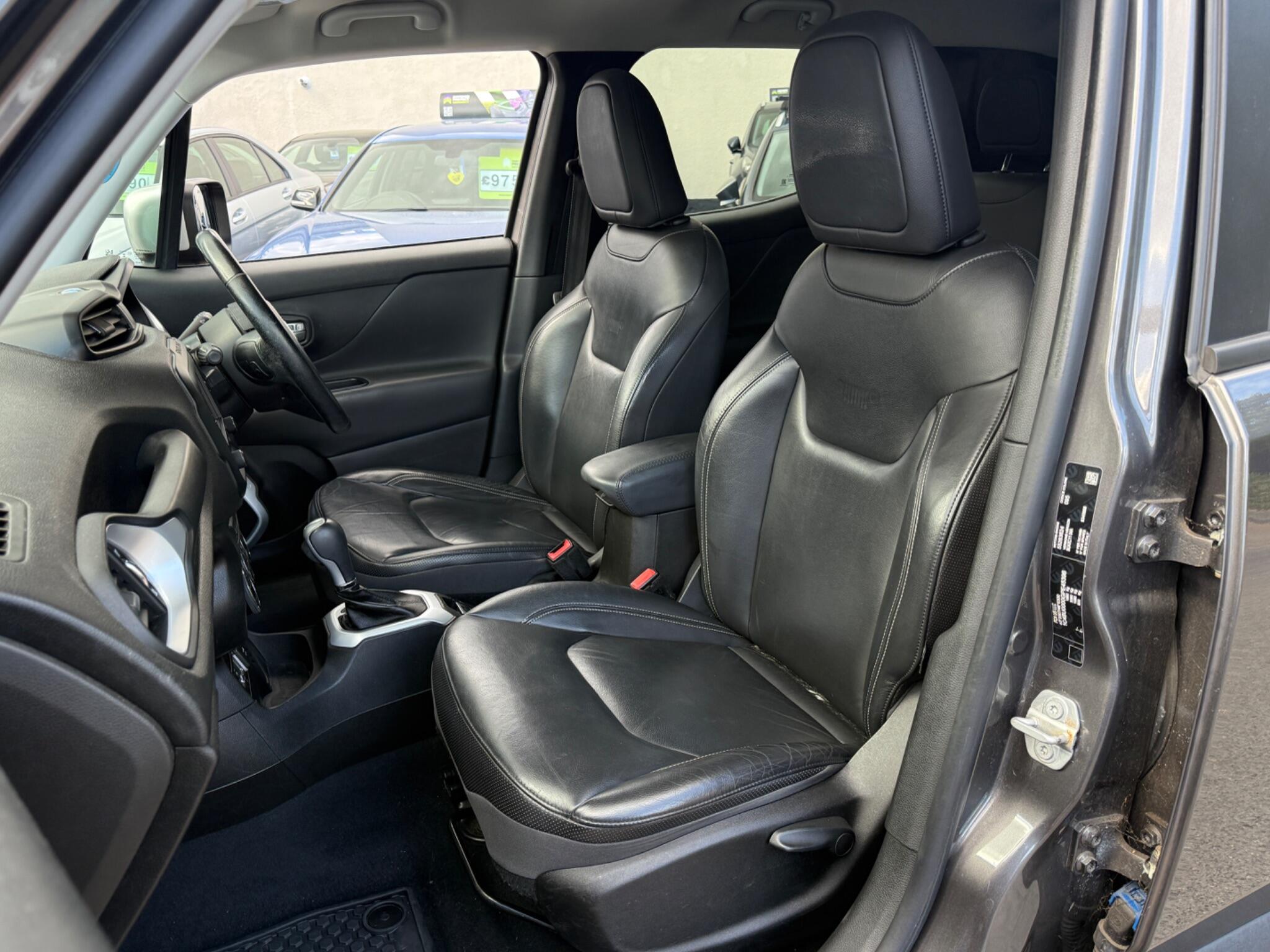 Jeep Renegade - Image 47