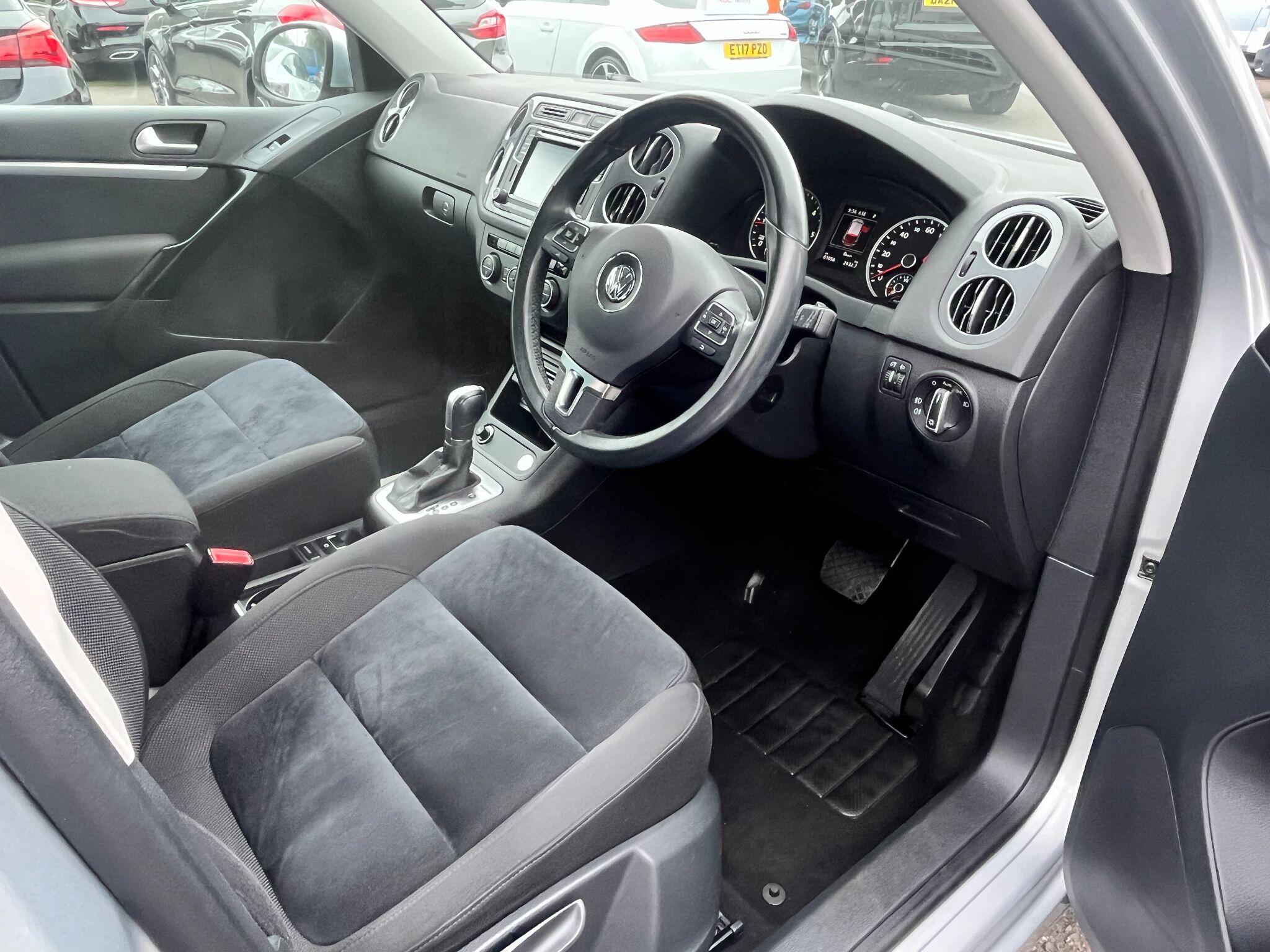 Volkswagen Tiguan view 13