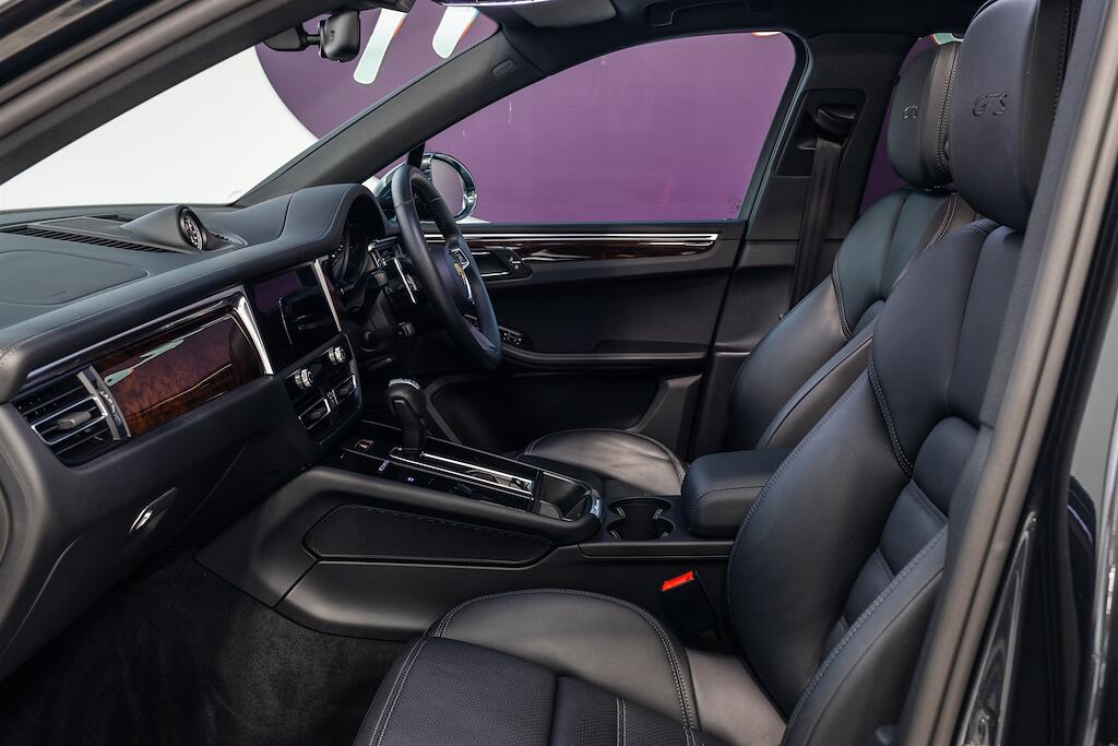 Porsche Macan view 8