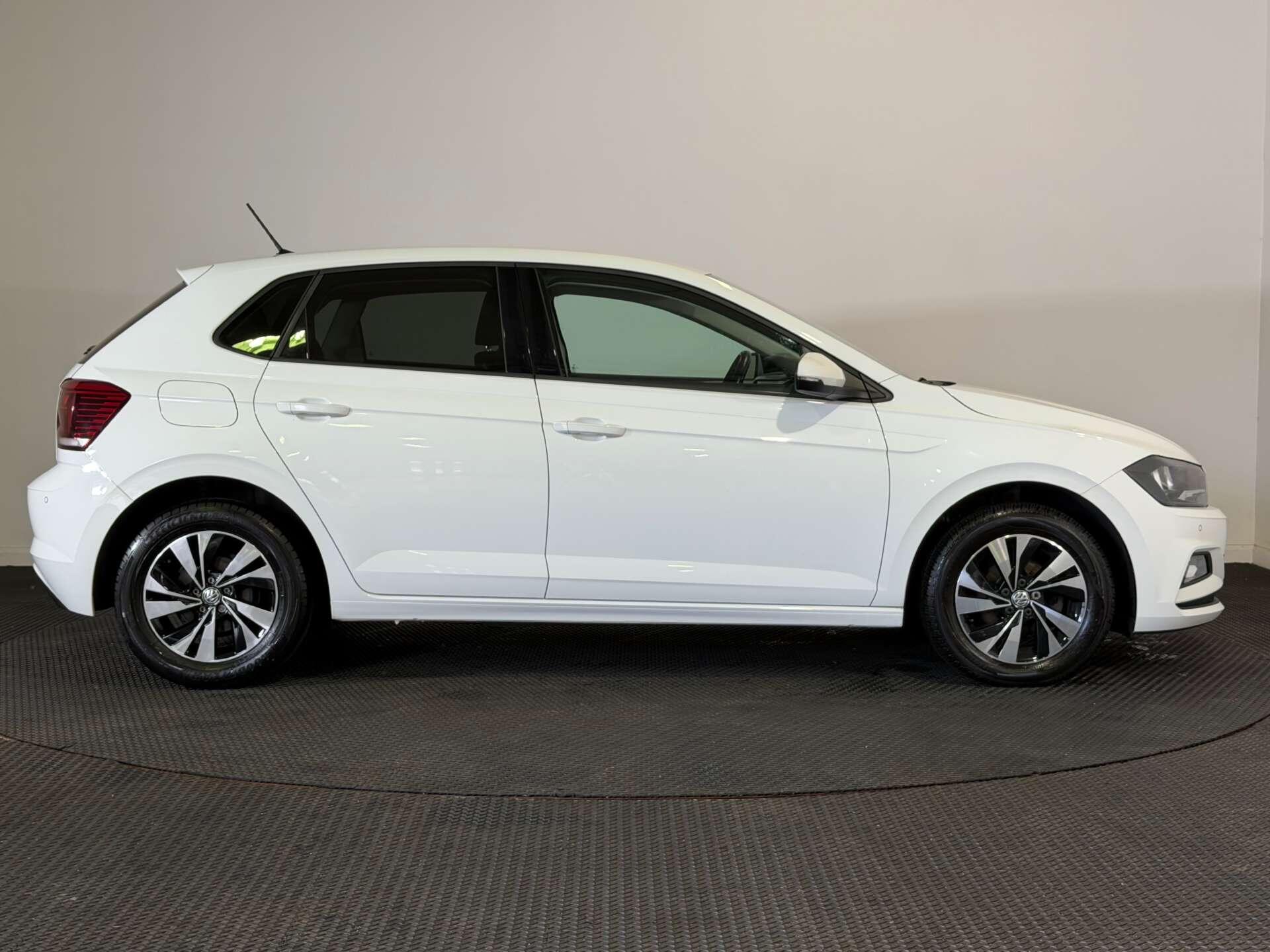 Volkswagen Polo view 8