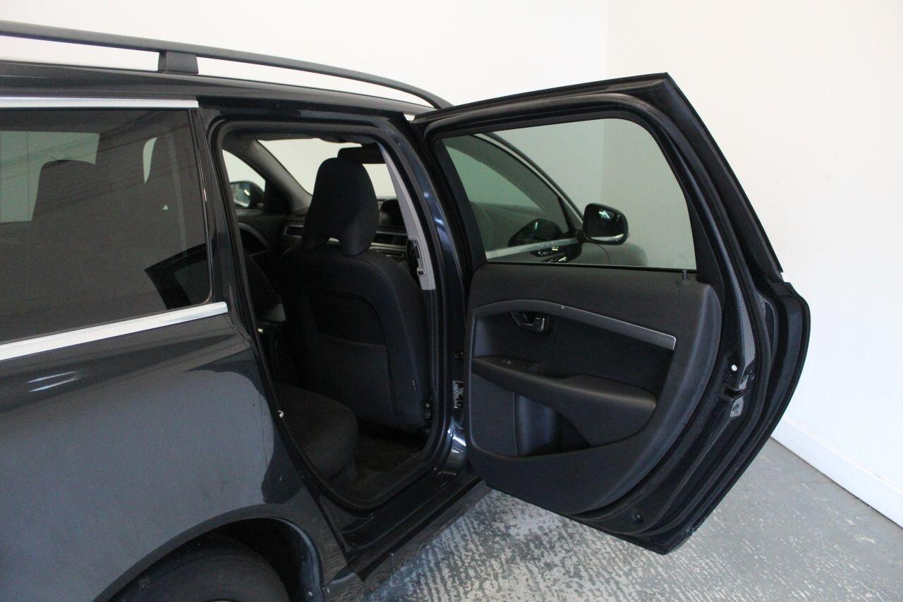 Volvo V70 view 25