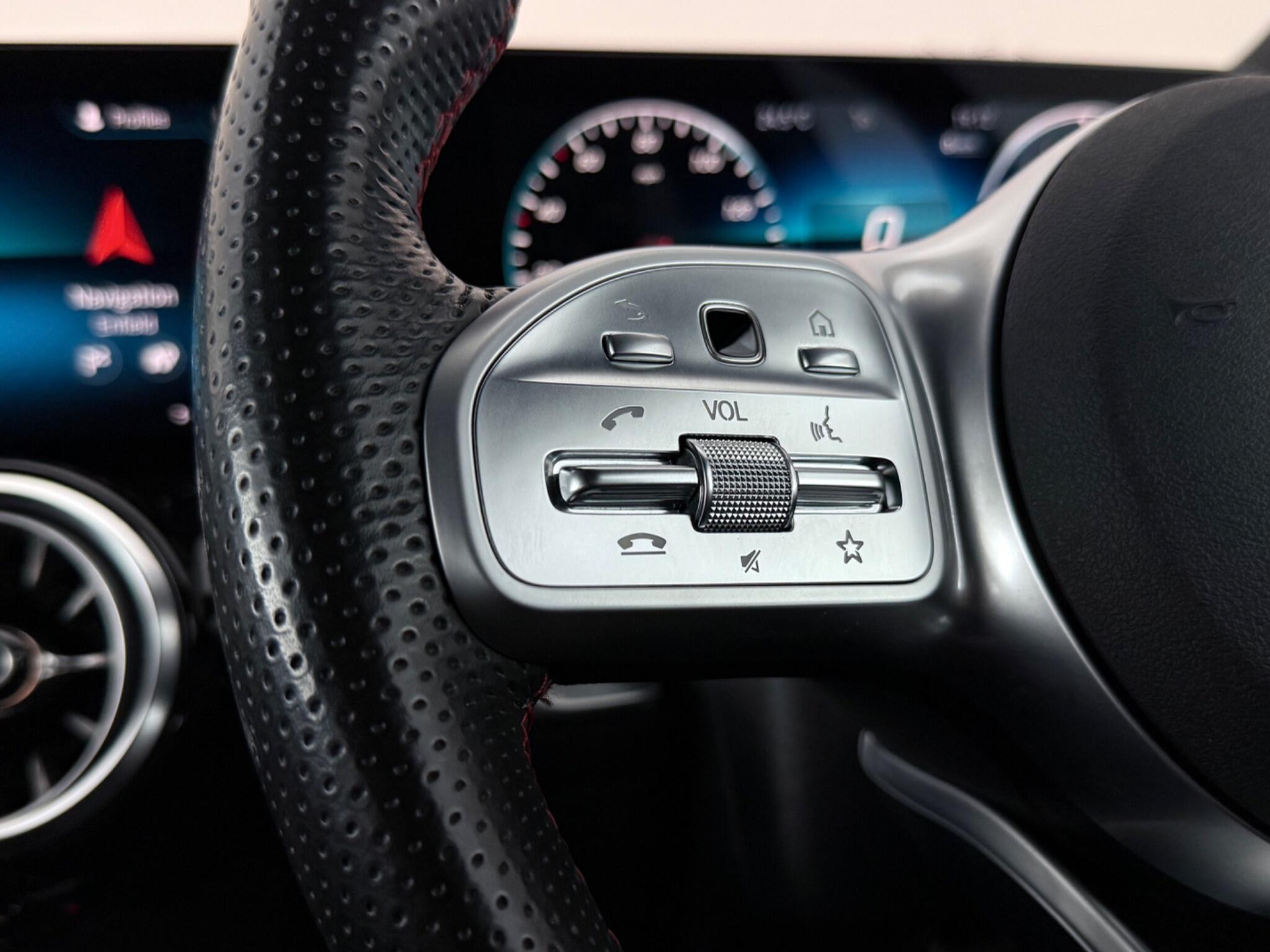 Mercedes-Benz GLB view 14