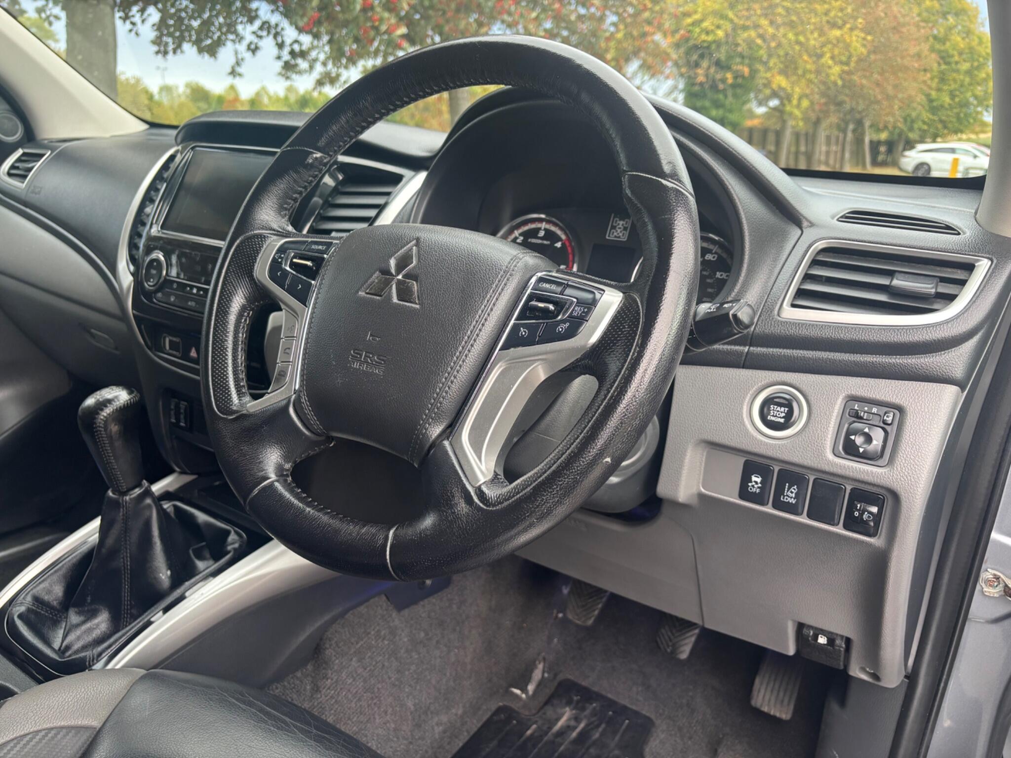 Mitsubishi L200 view 9