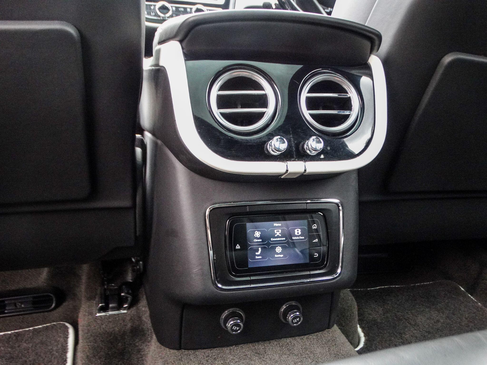 Bentley Bentayga view 18