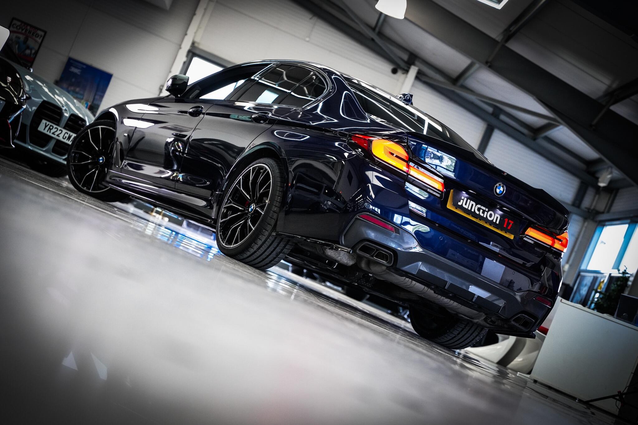 BMW 5 Series view 6