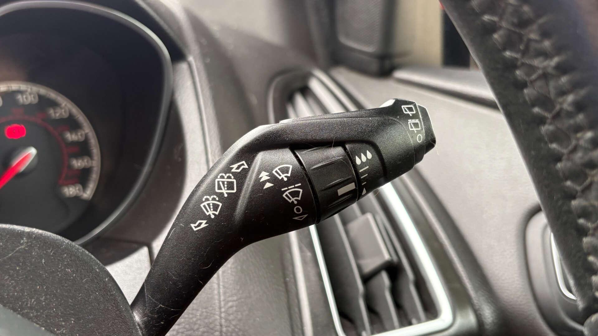 Ford Focus view 20