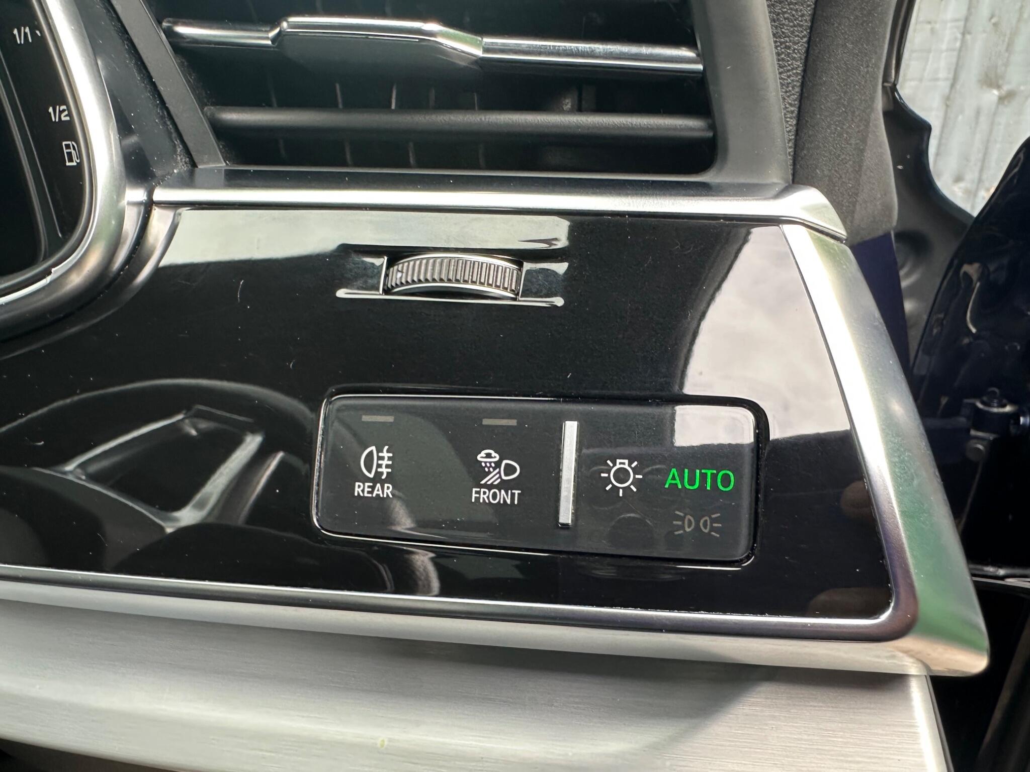 Audi Q8 view 39