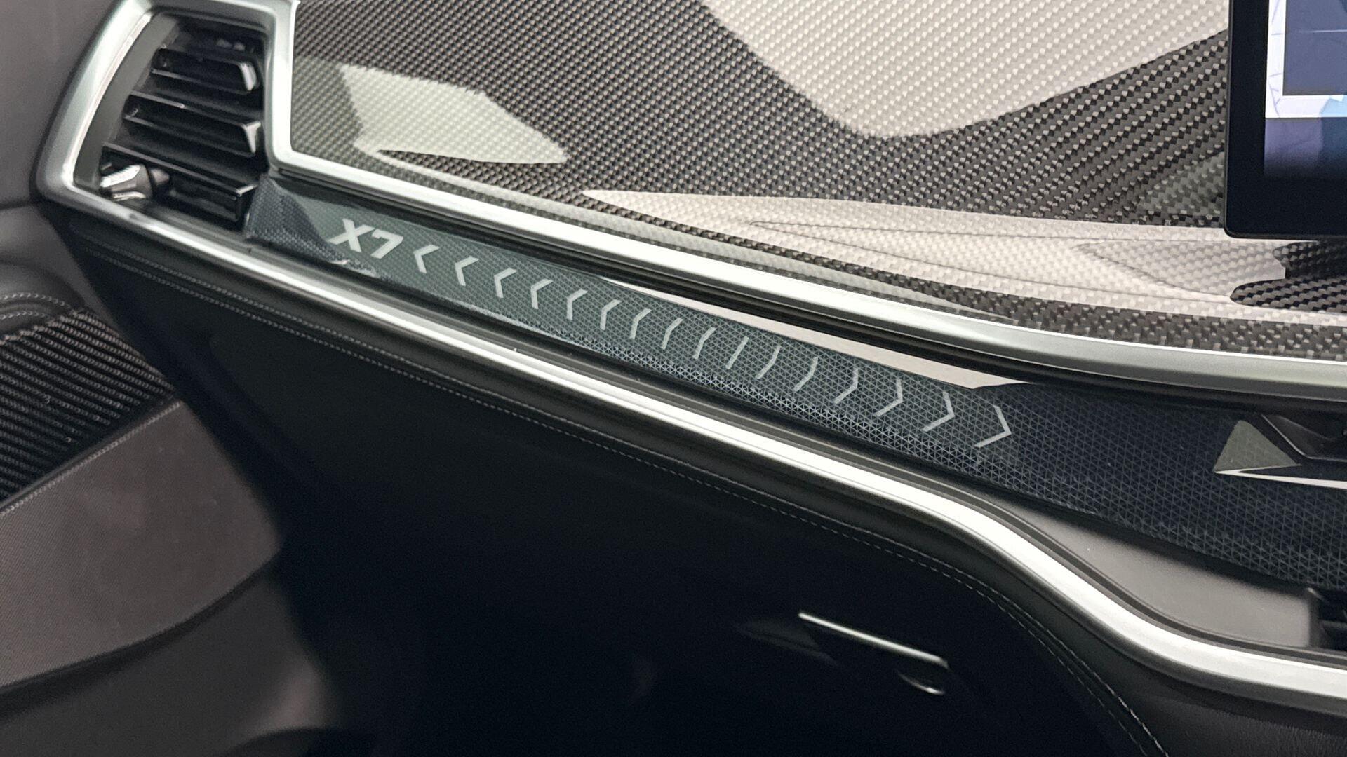 BMW X7 view 29