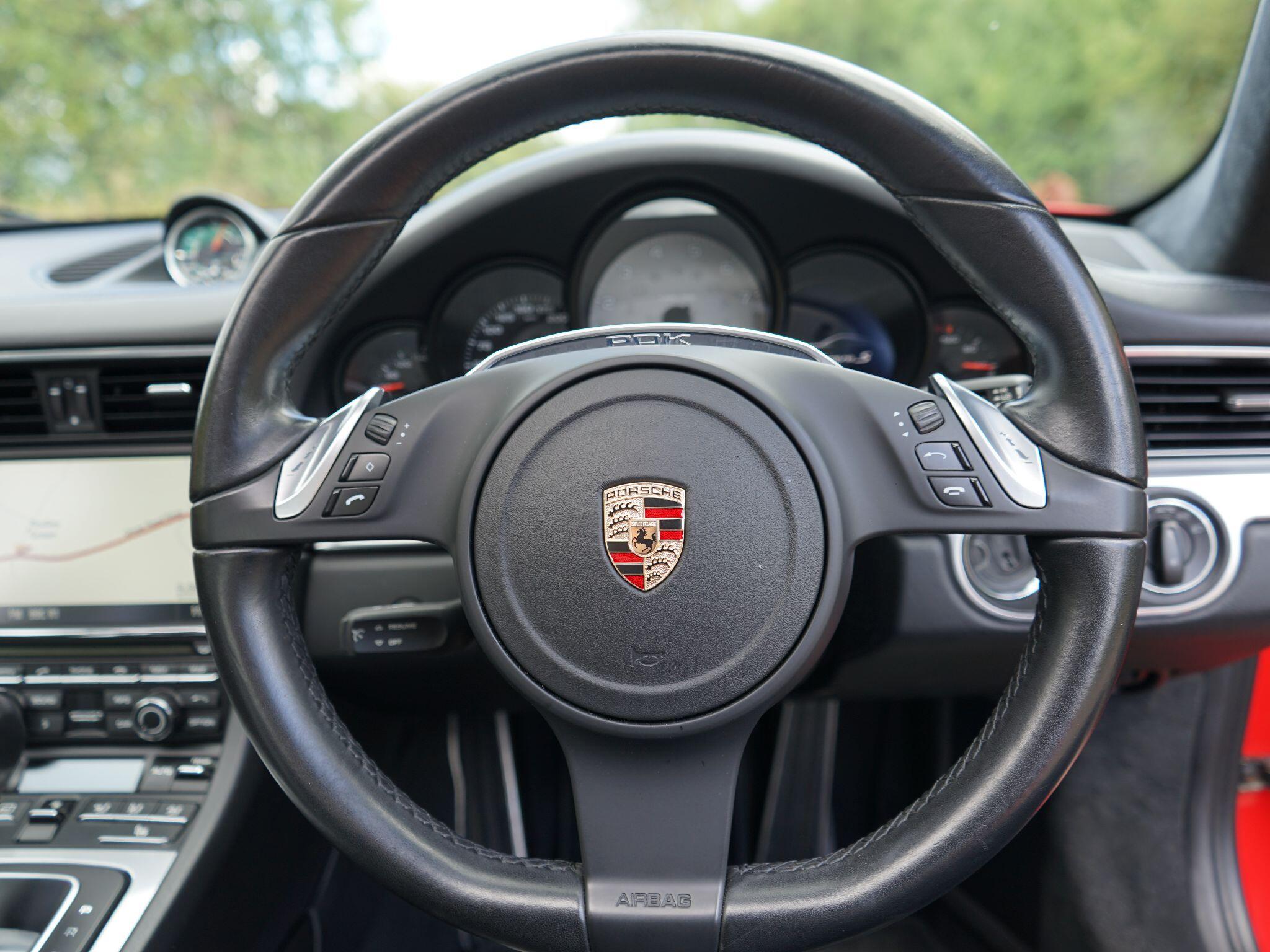 Porsche 911 view 7