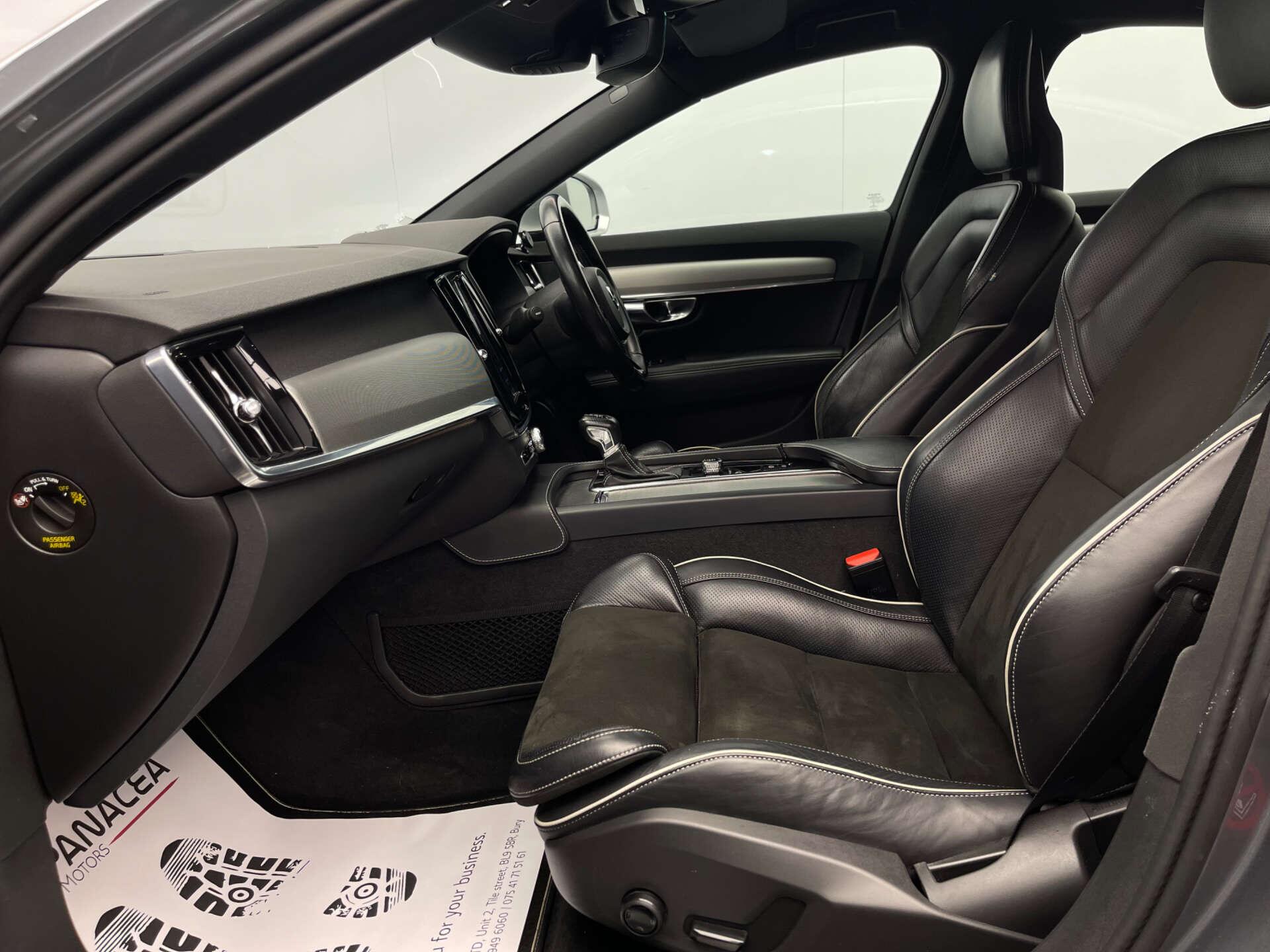Volvo S90 view 32