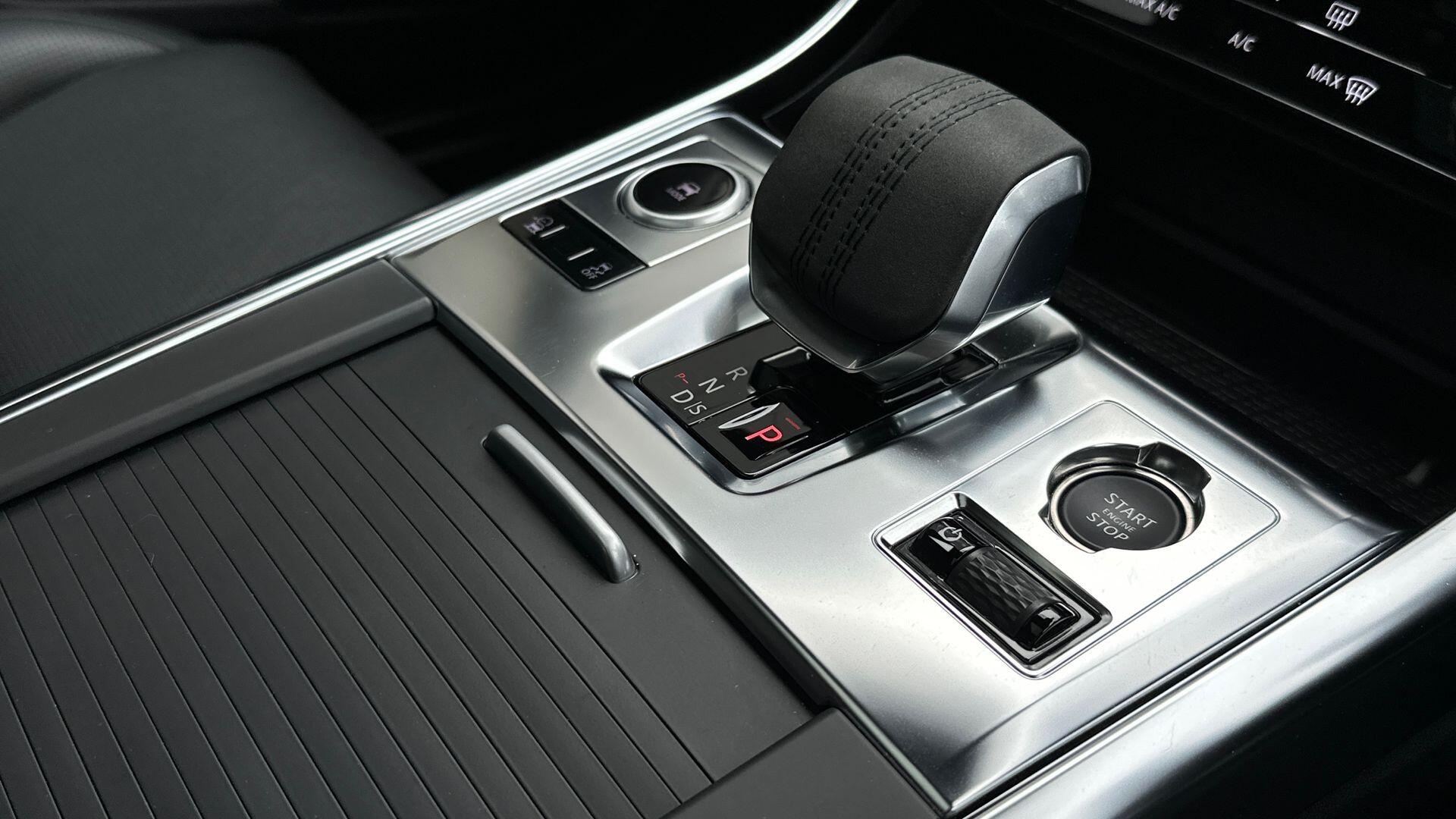 Jaguar XF view 13