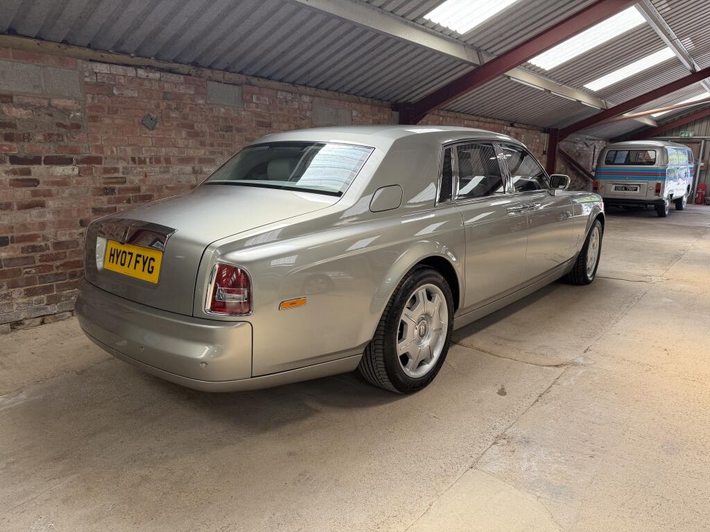 Rolls-Royce Phantom view 49