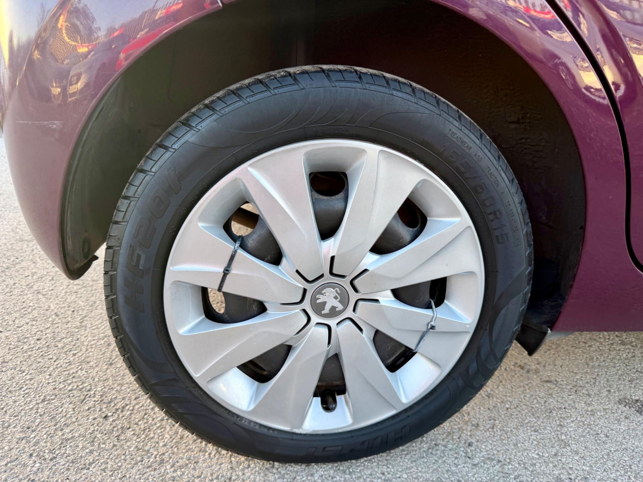 Peugeot 108 view 45