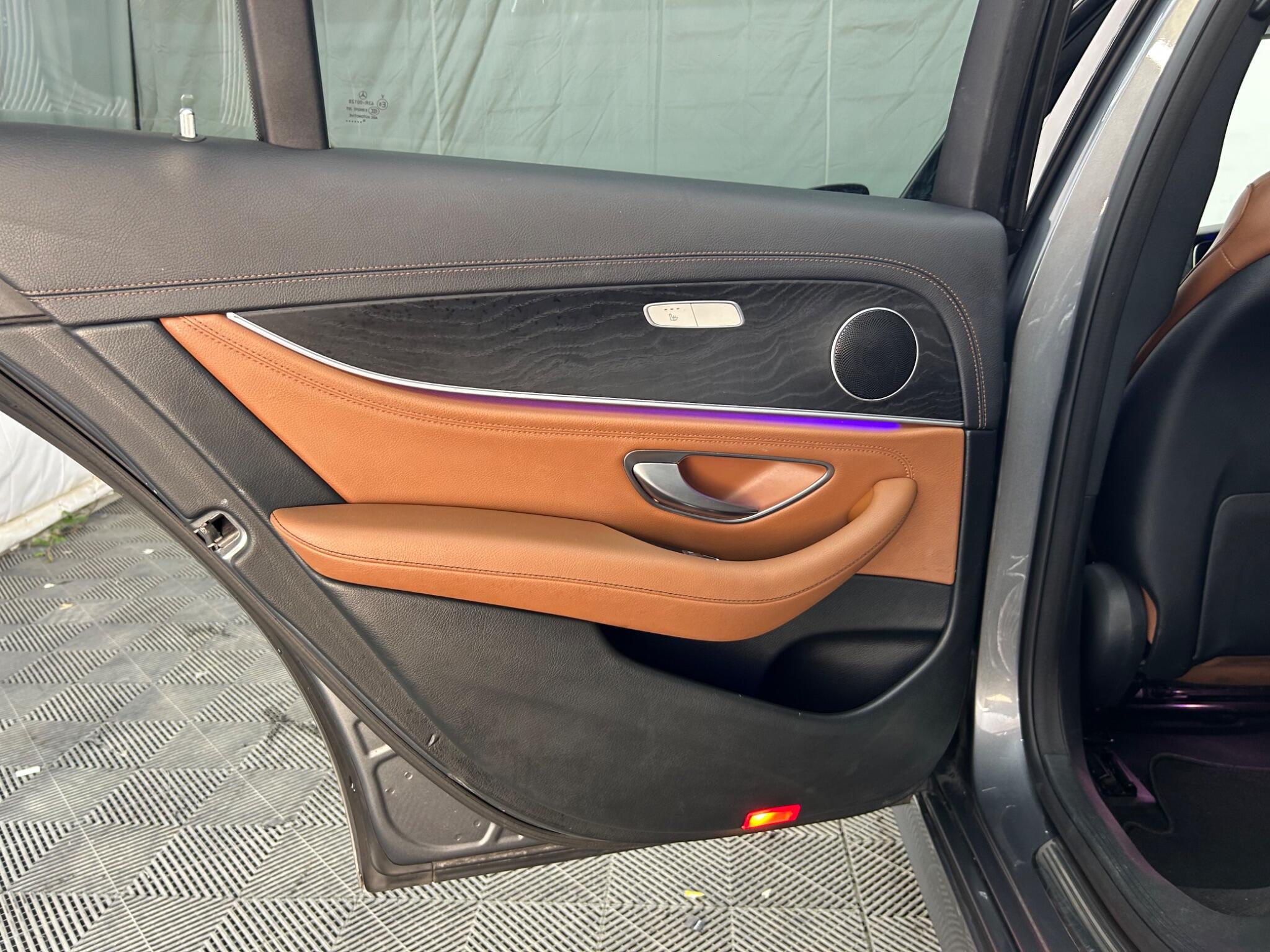 Mercedes-Benz E Class view 30