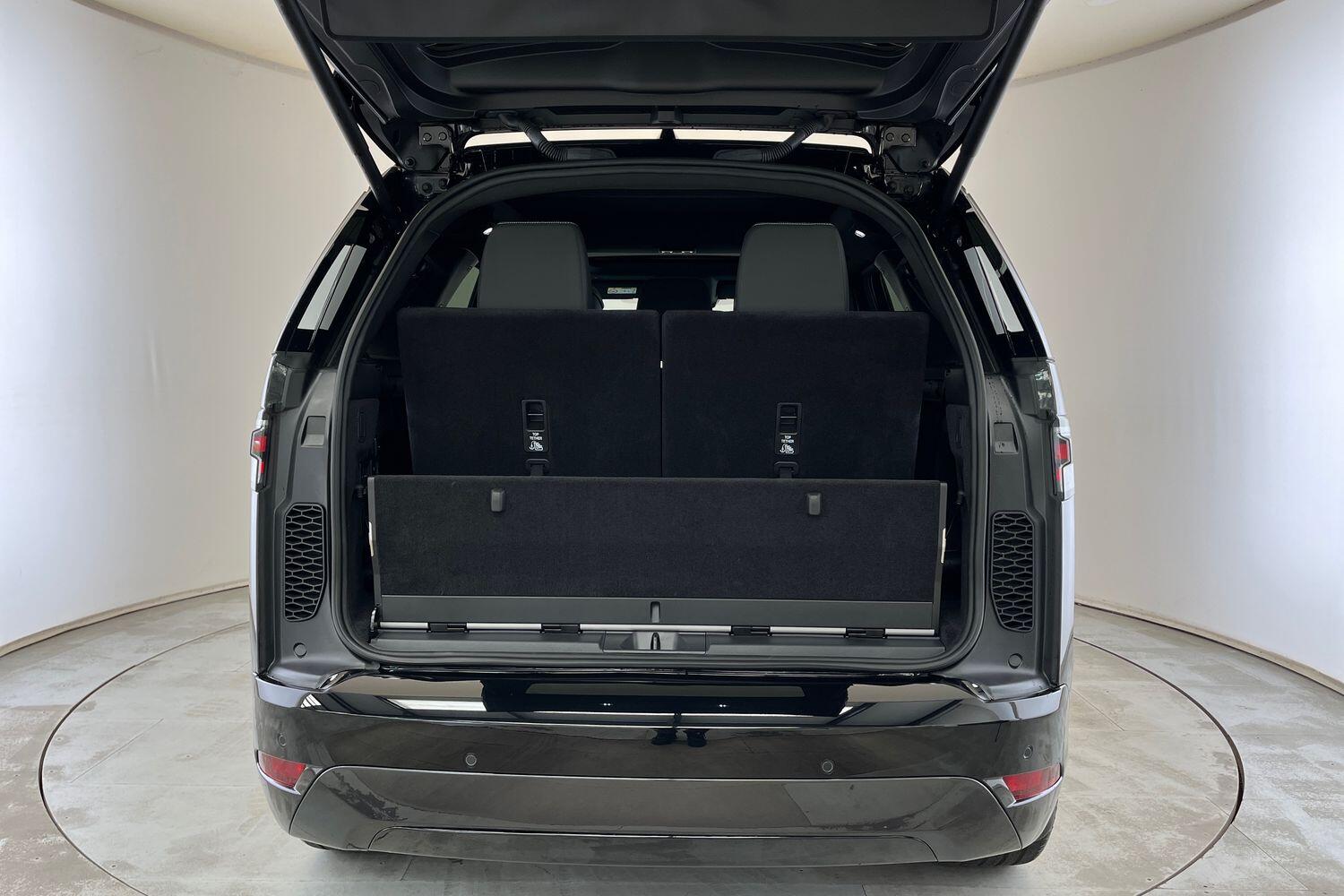 Land Rover Discovery view 21
