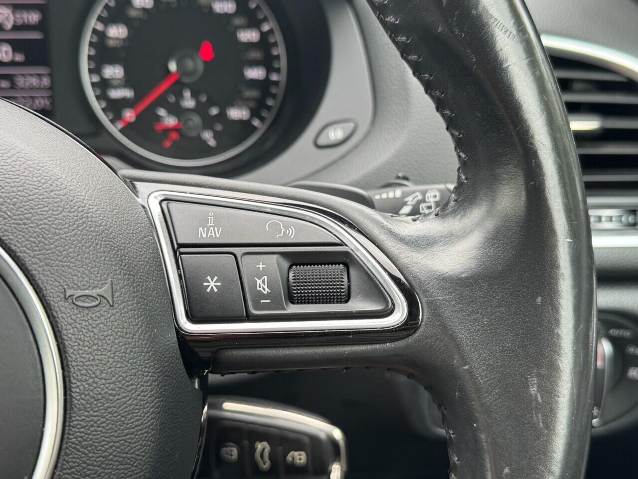 Audi Q3 view 20
