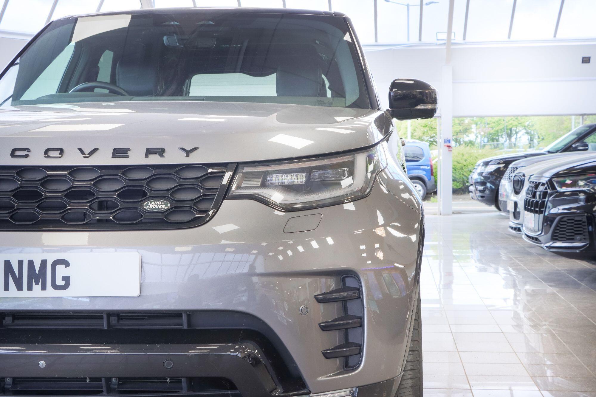 Land Rover Discovery view 10