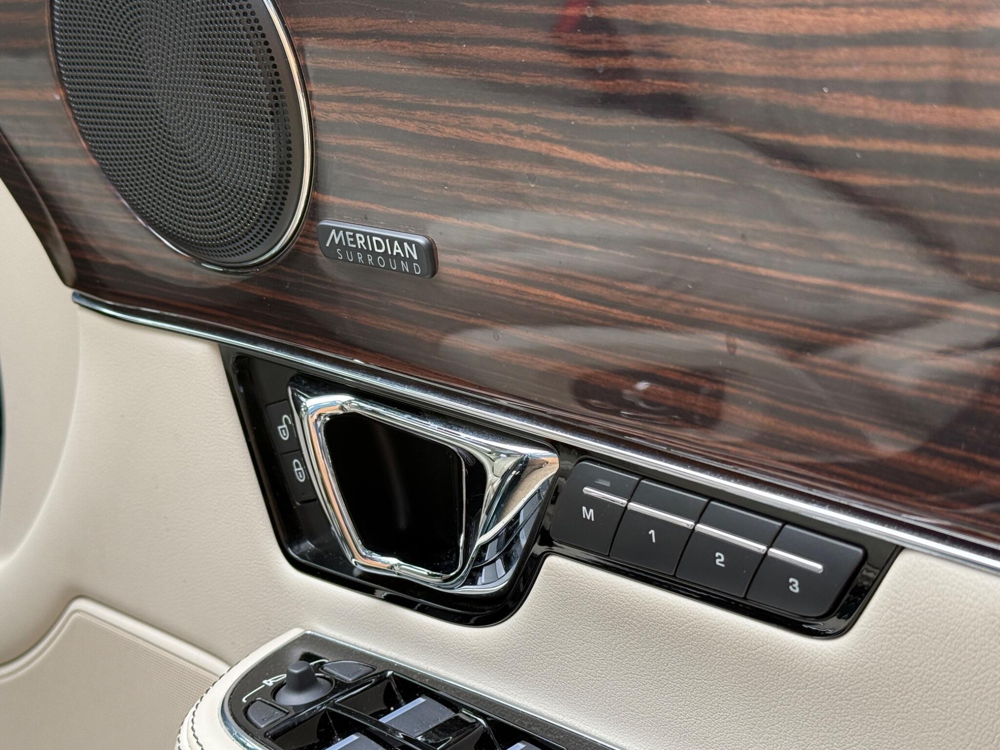 Jaguar XJ view 26